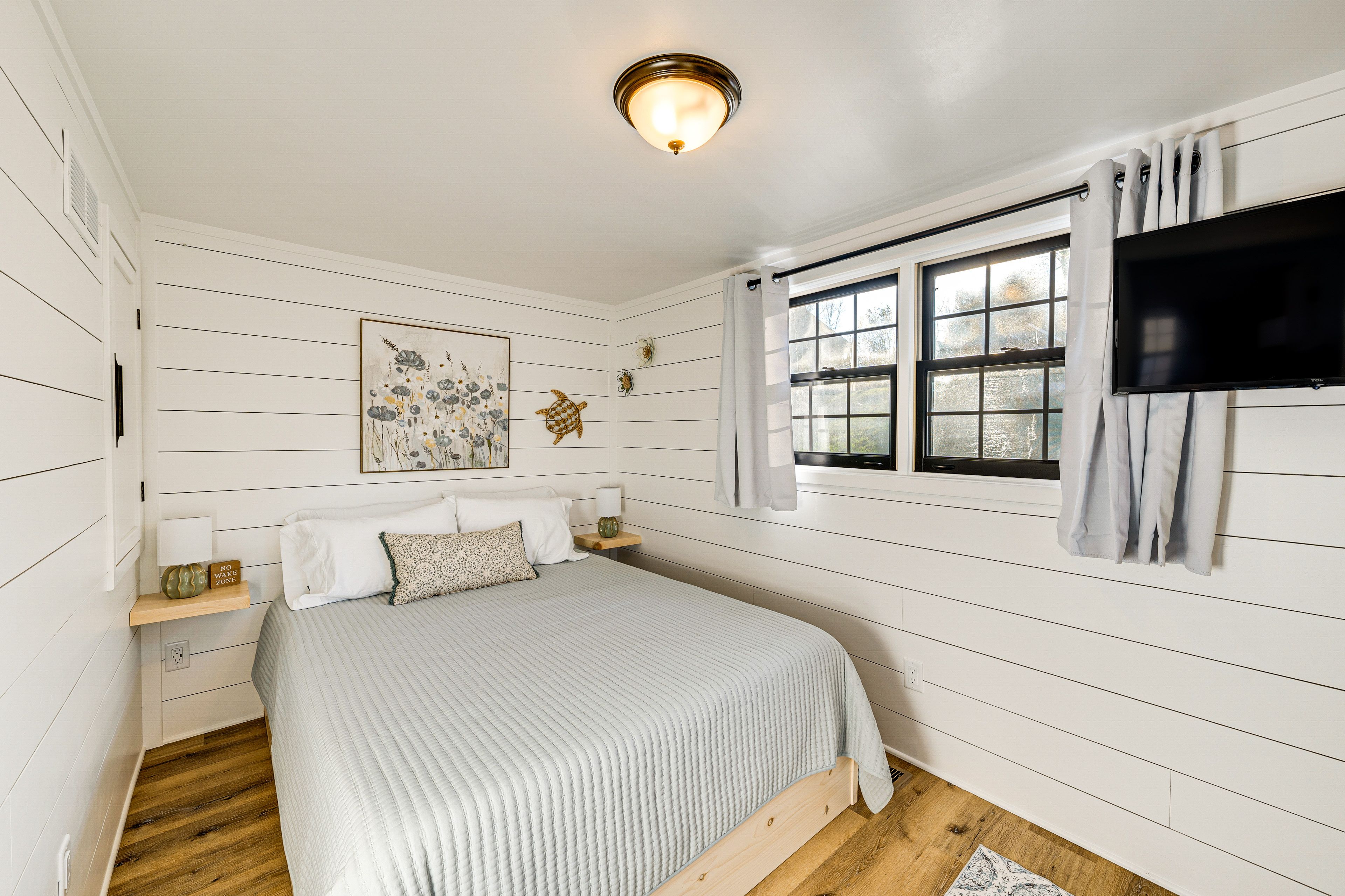 Bedroom 1 | 2nd Floor | Queen Bed