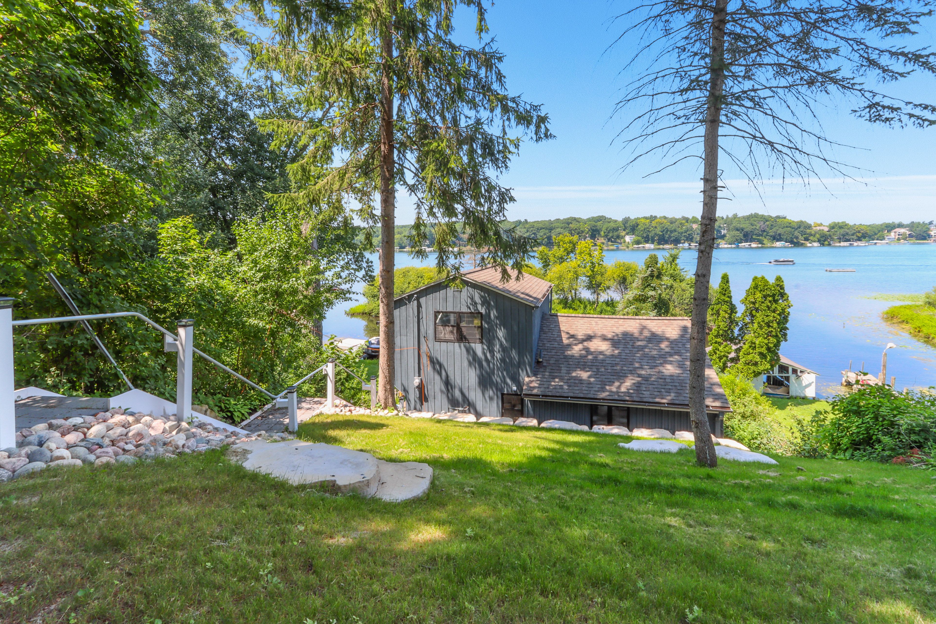 Private Yard | Boat Slip & Dock | Canoe & Kayak