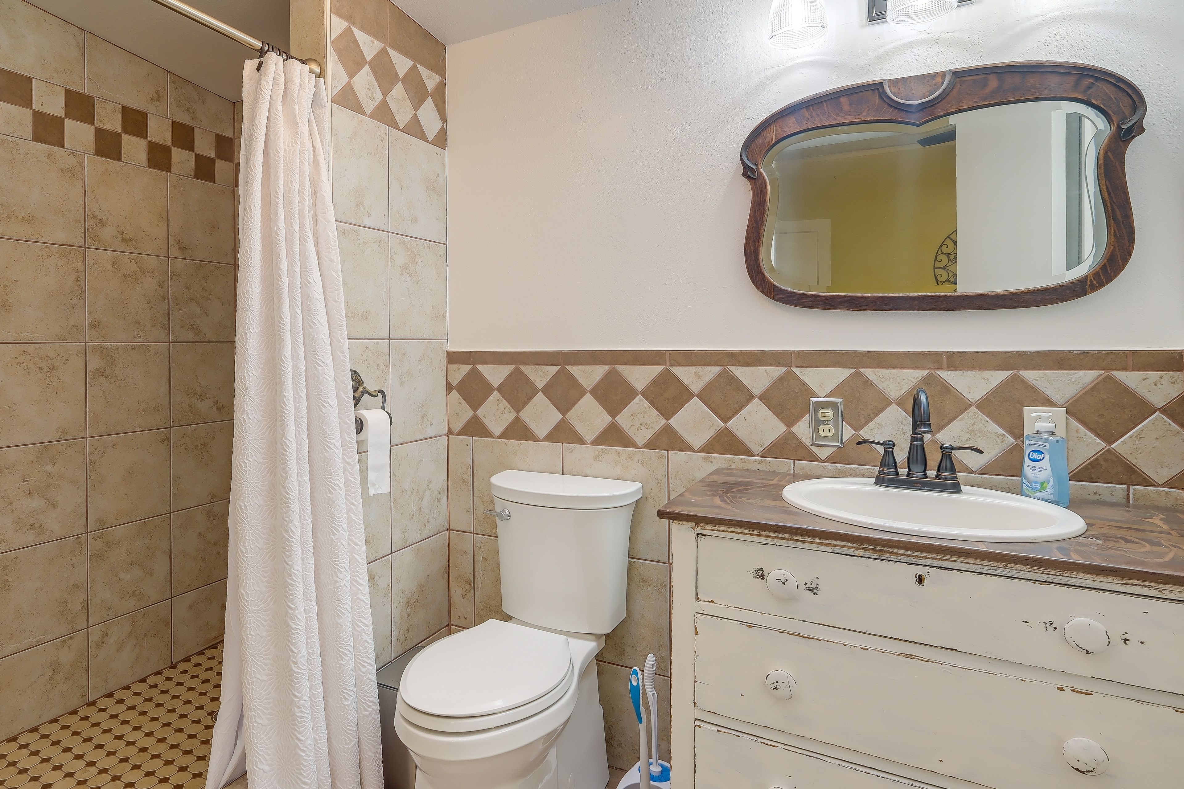 En-Suite Bathroom | Towels Provided