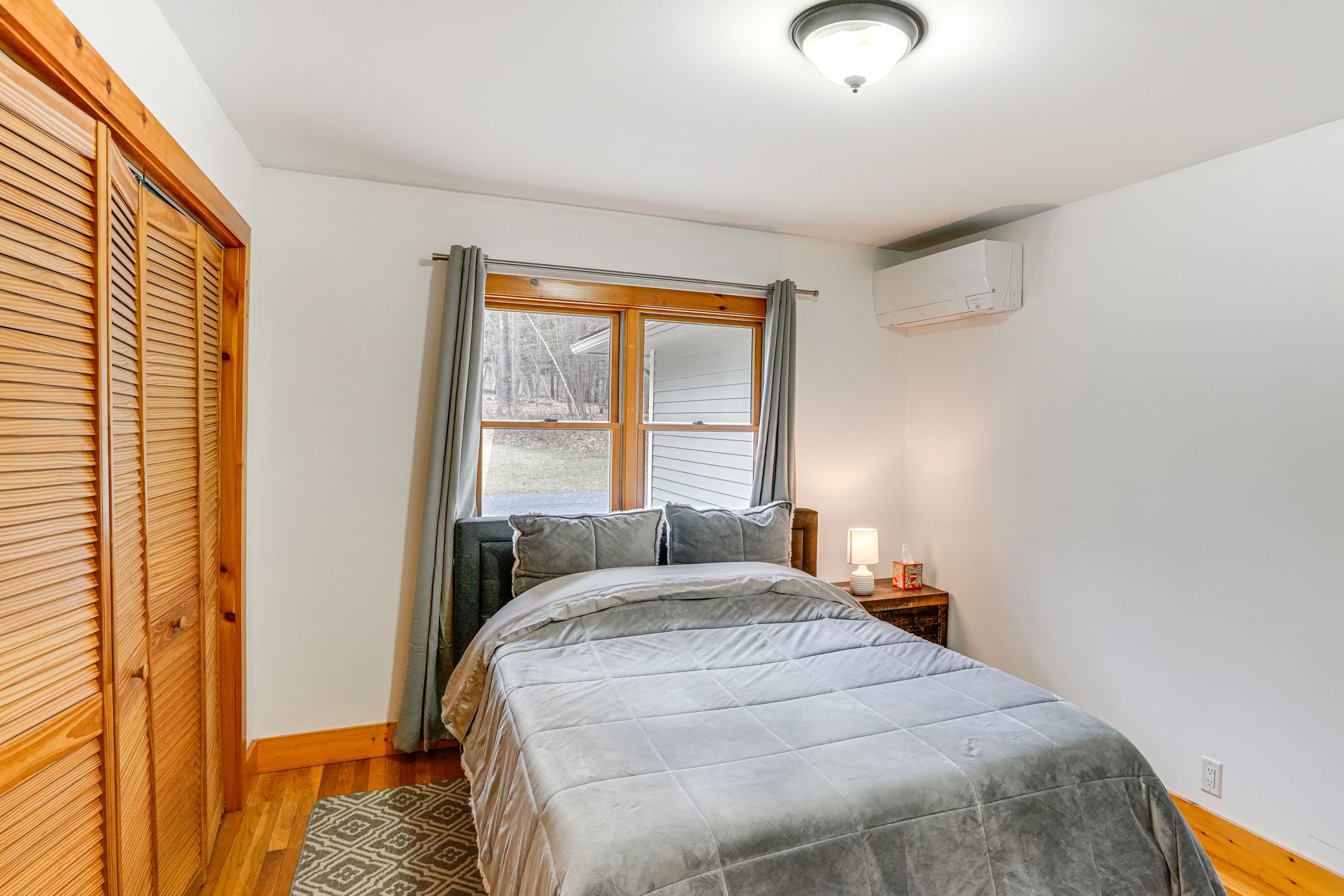 Bedroom 2 | Queen Bed
