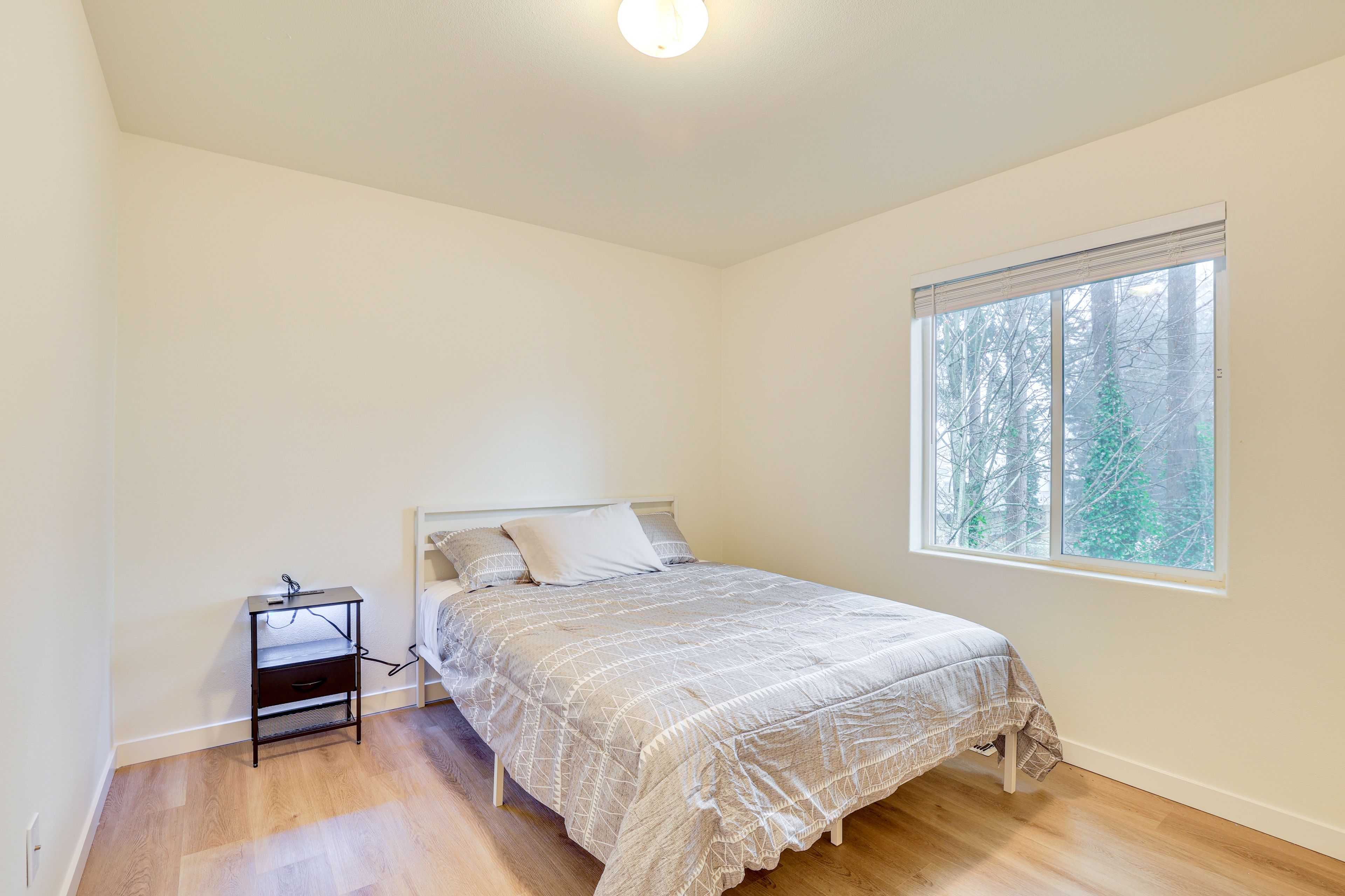 Bedroom 4 | Queen Bed | 2nd Floor