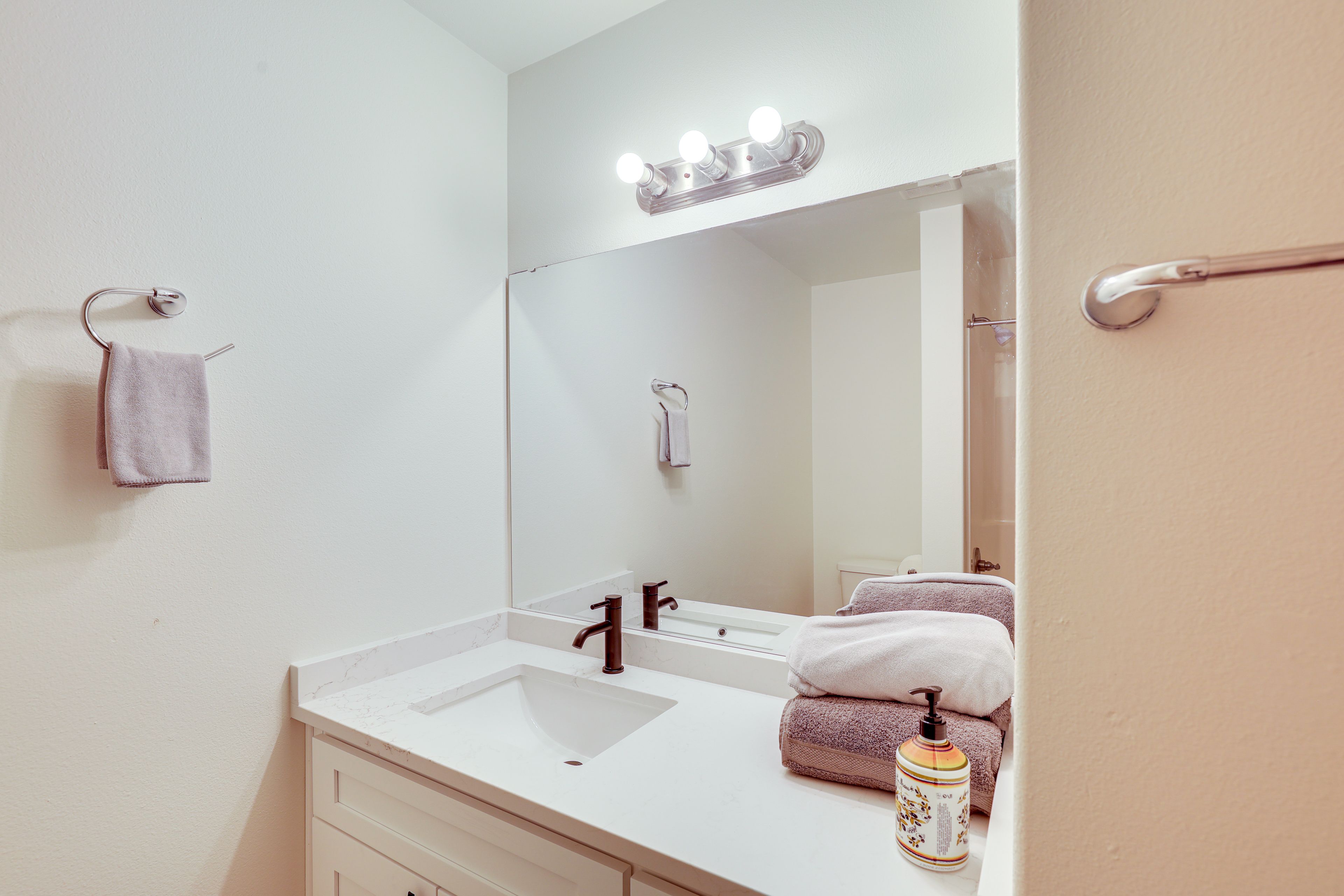 Bathroom | 2nd Floor