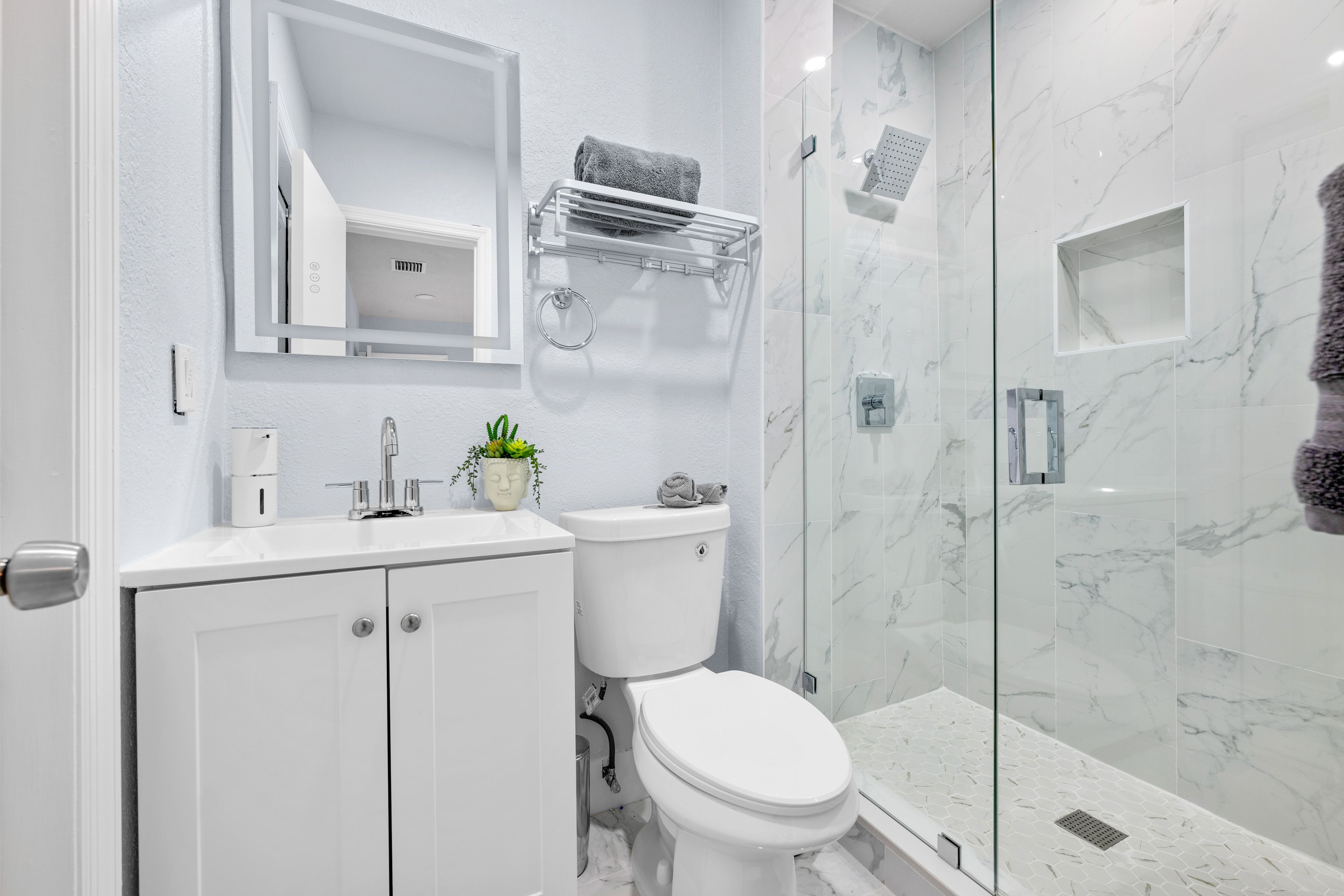 En-Suite Bathroom | Towels Provided