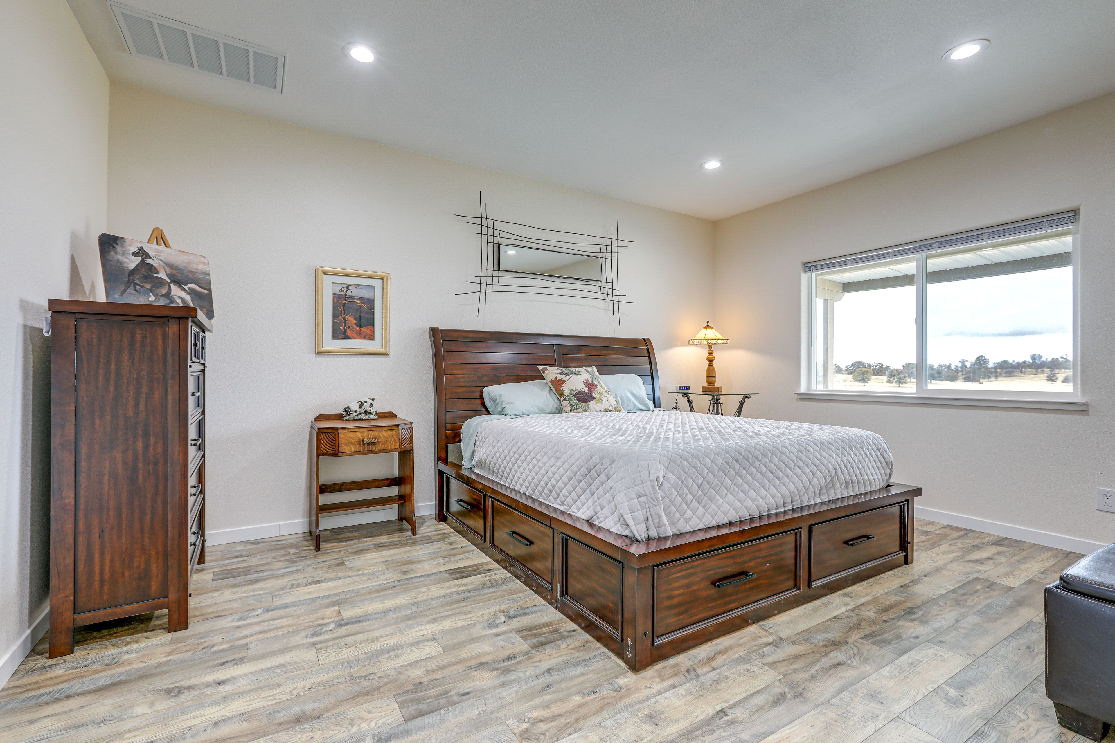 Bedroom Suite | King Bed