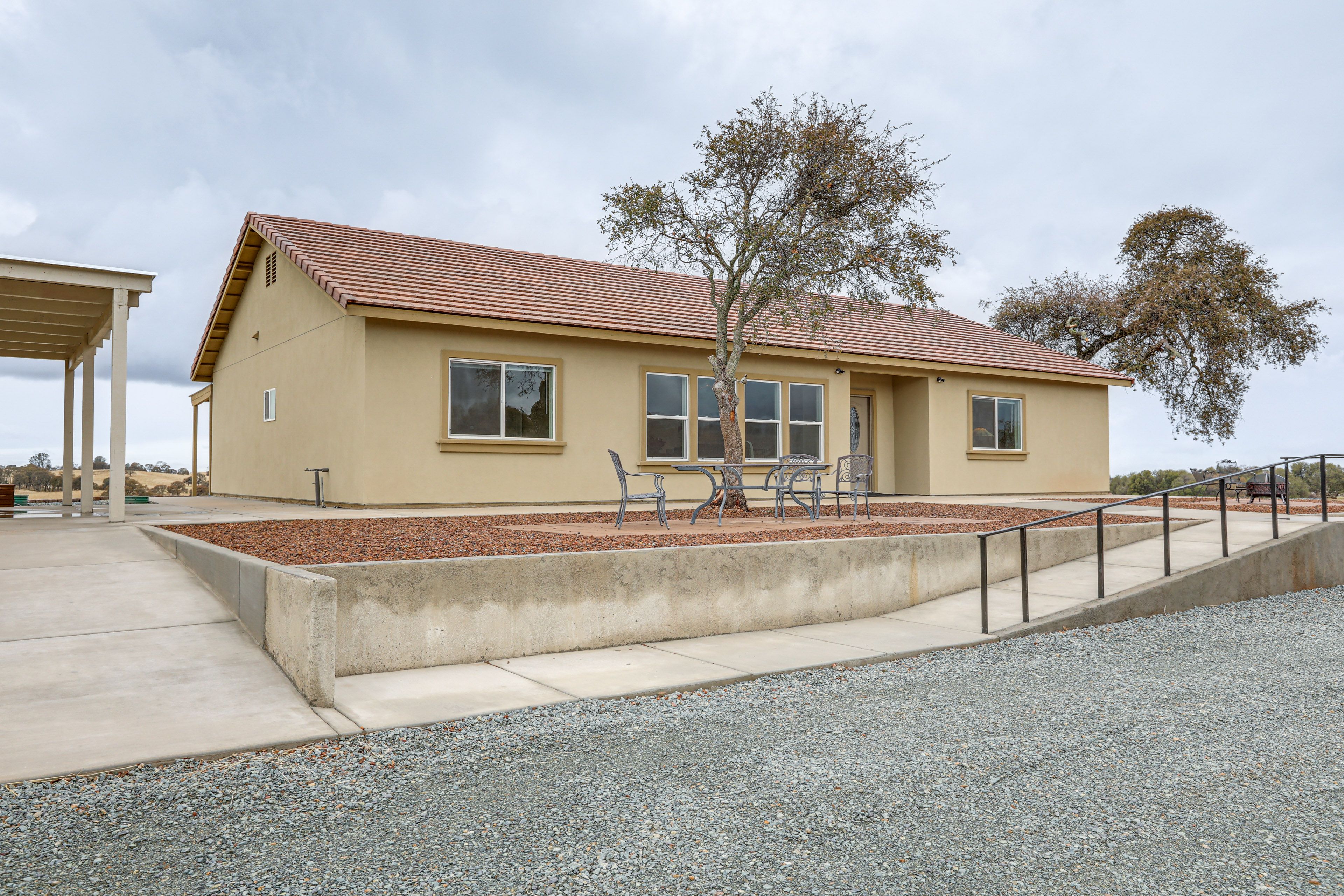 House Exterior | Outdoor Dining Areas | Fire Pit | Pasture & Cattle Views