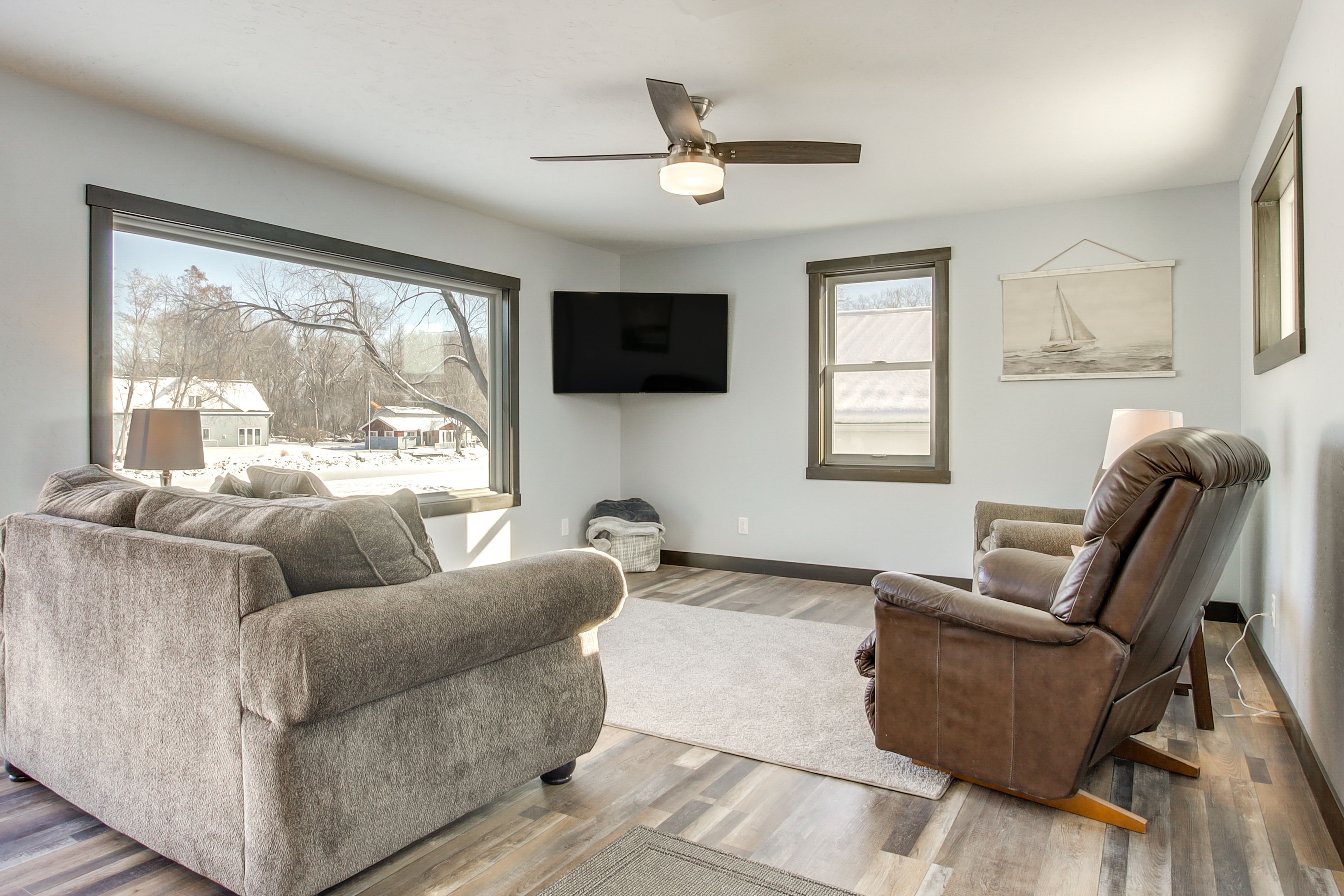 Interior | Central Heating & A/C | Free WiFi