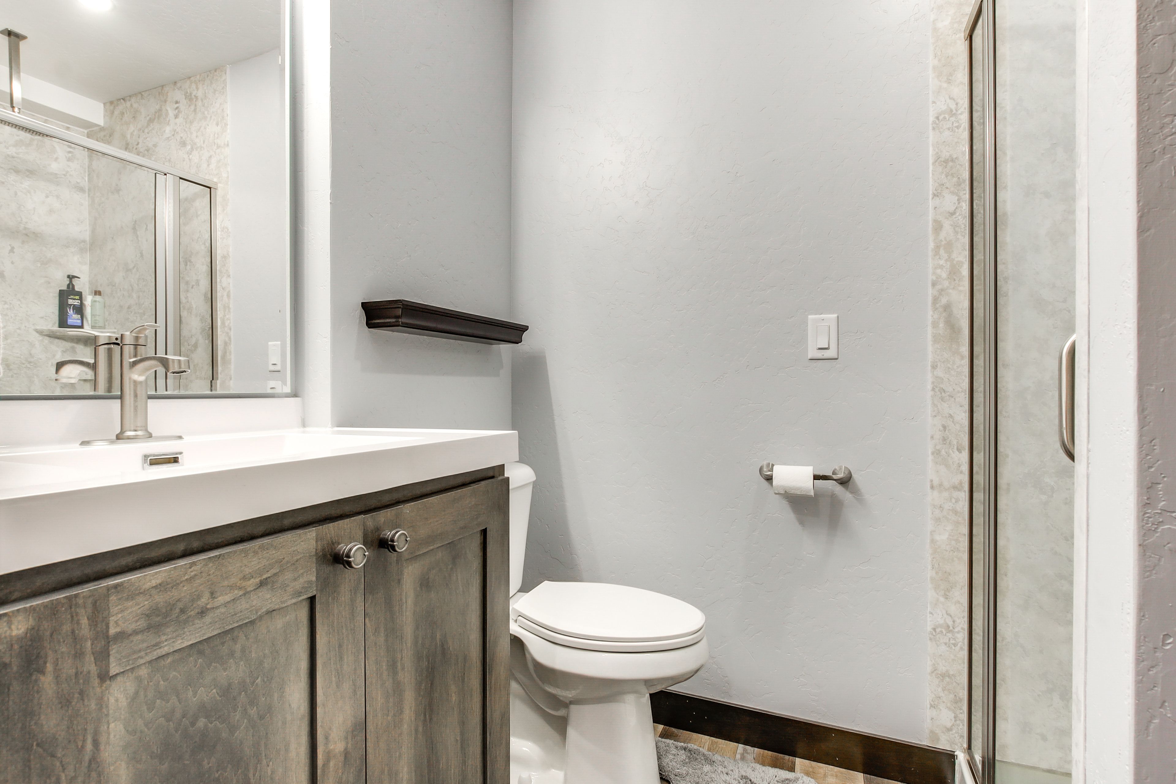 Full Bathroom | 1st Floor | Towels Provided | Hair Dryer