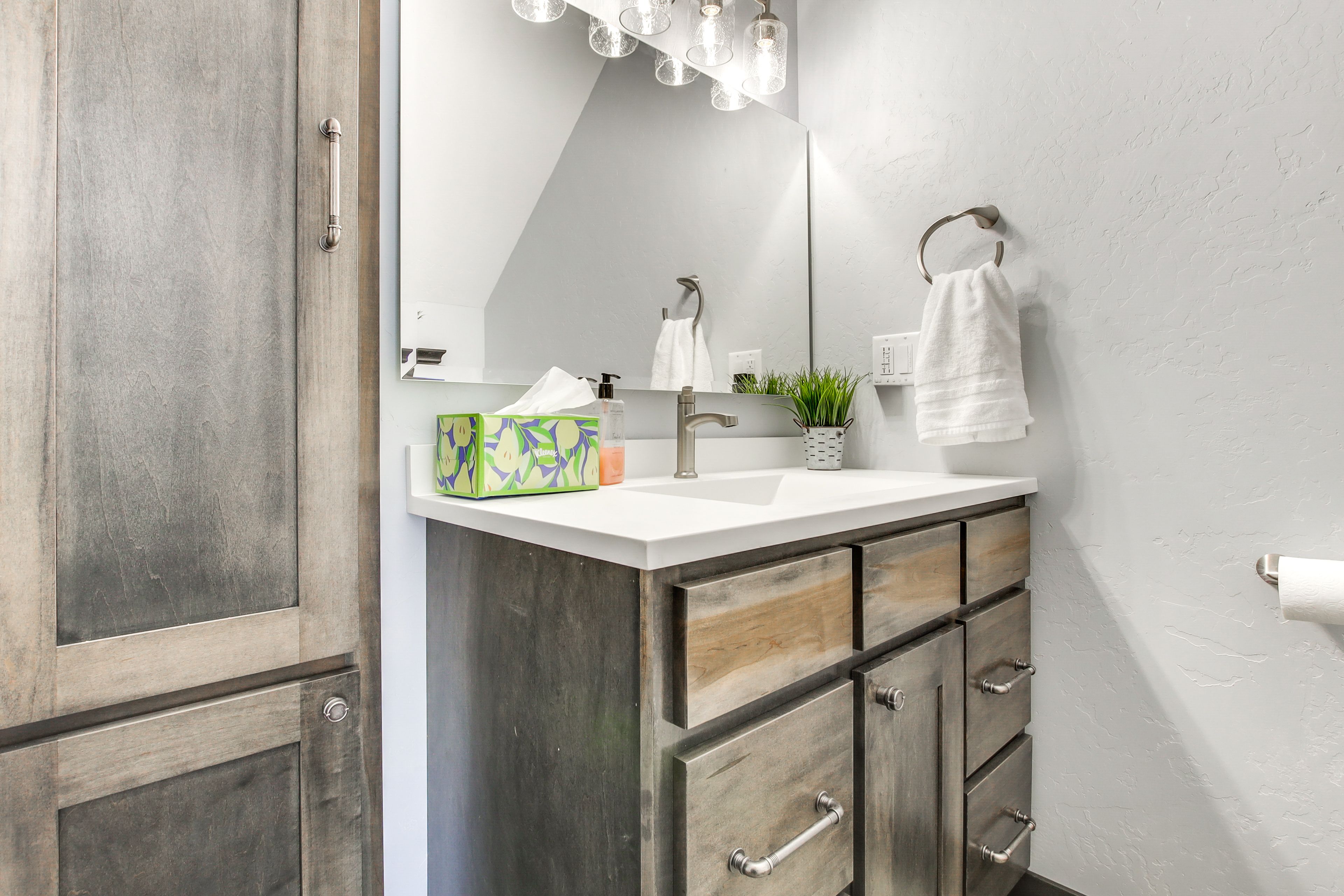 Half Bathroom | 1st Floor