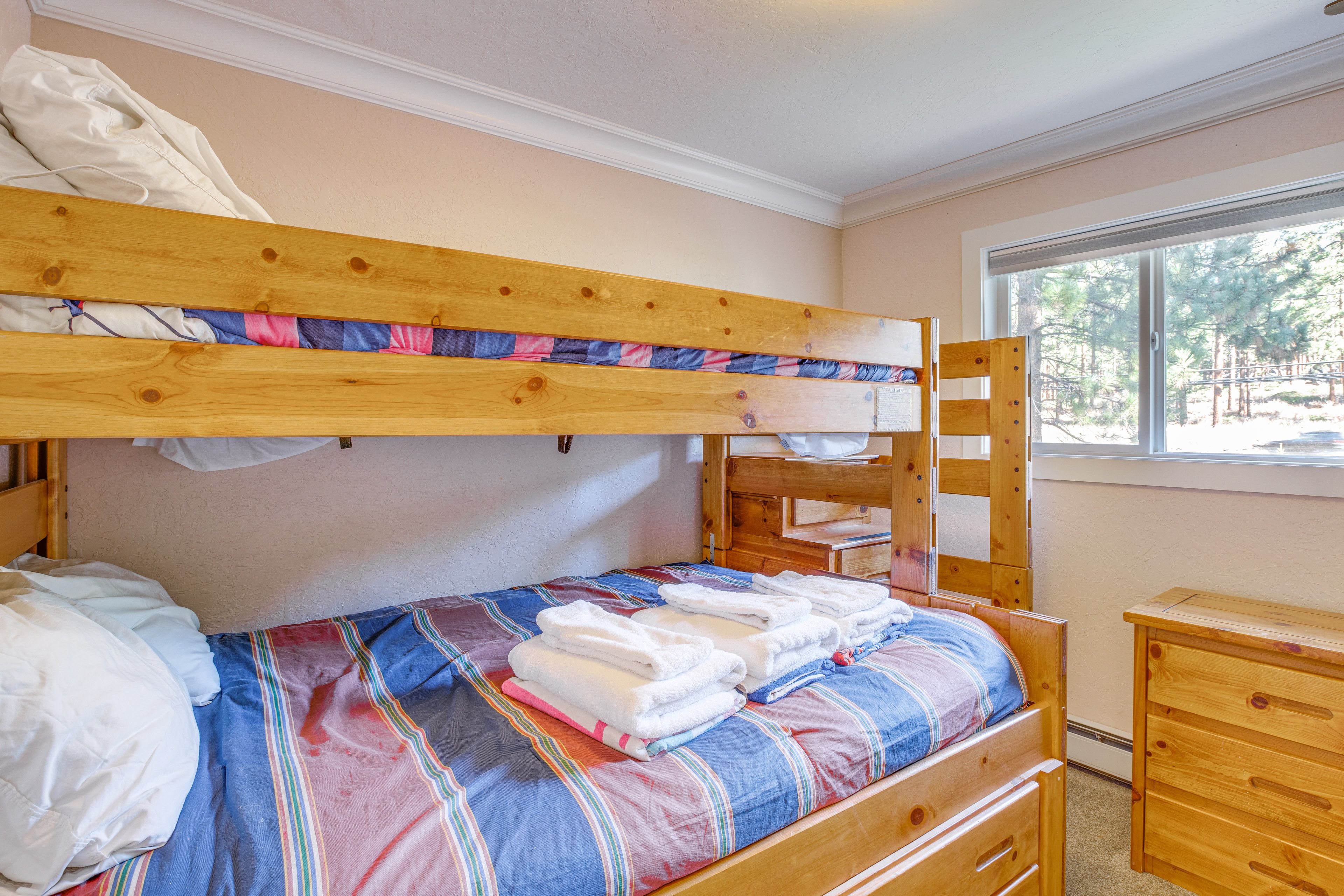 Bedroom 4 | Twin/Full Bunk Bed w/ Twin Trundle | 2nd Floor