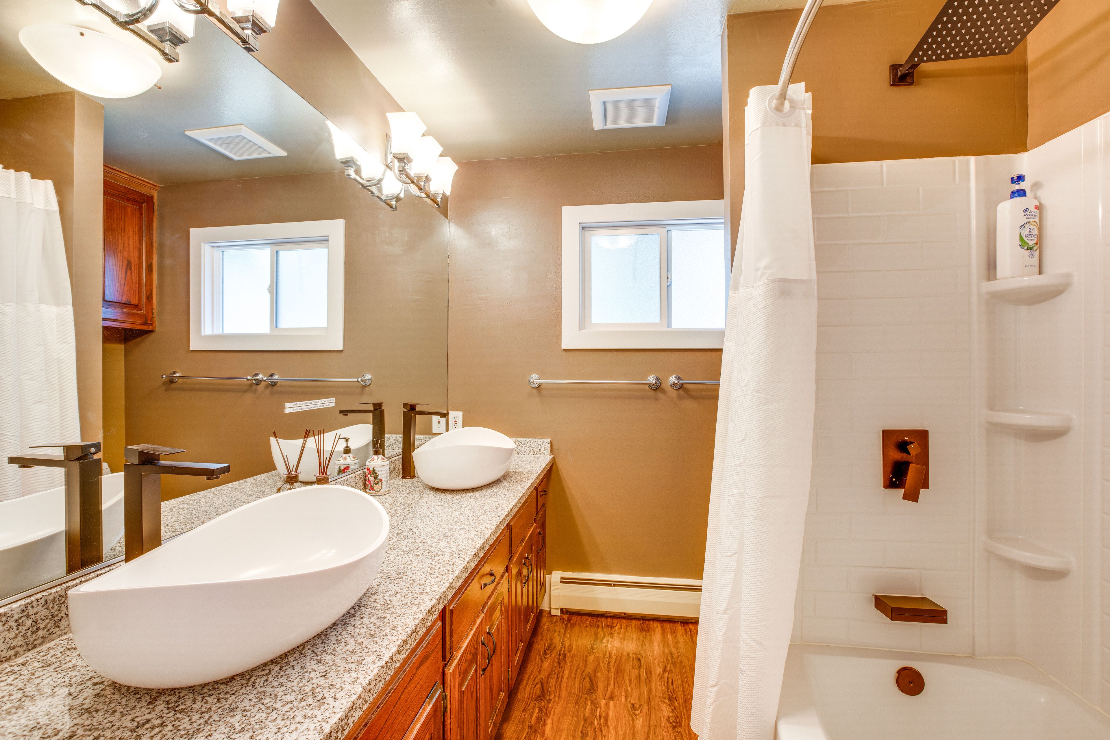 En-Suite Bath | Towels | Hair Dryer | 2nd Floor
