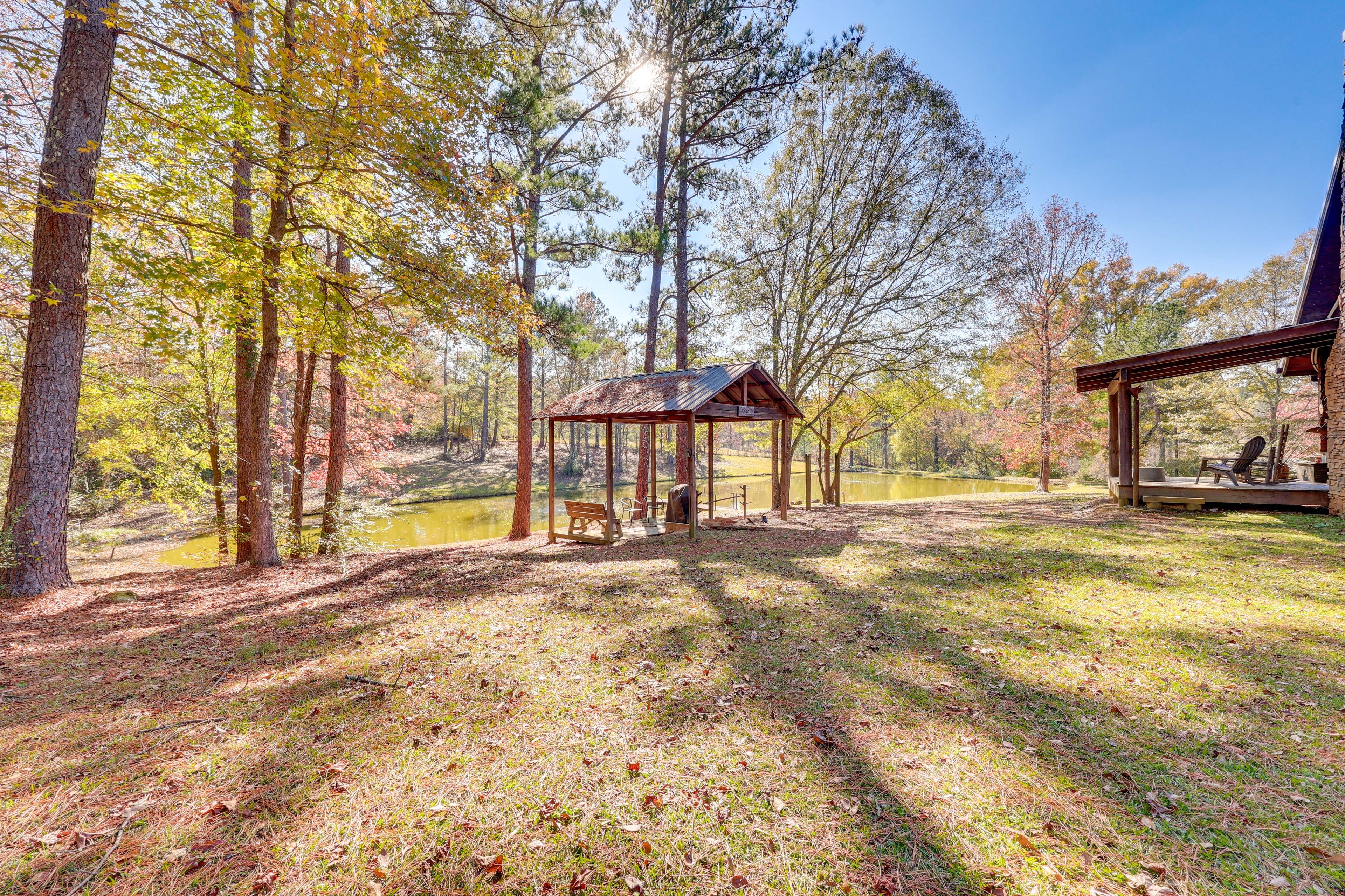 Pond | Gas Grill | Fire Pit