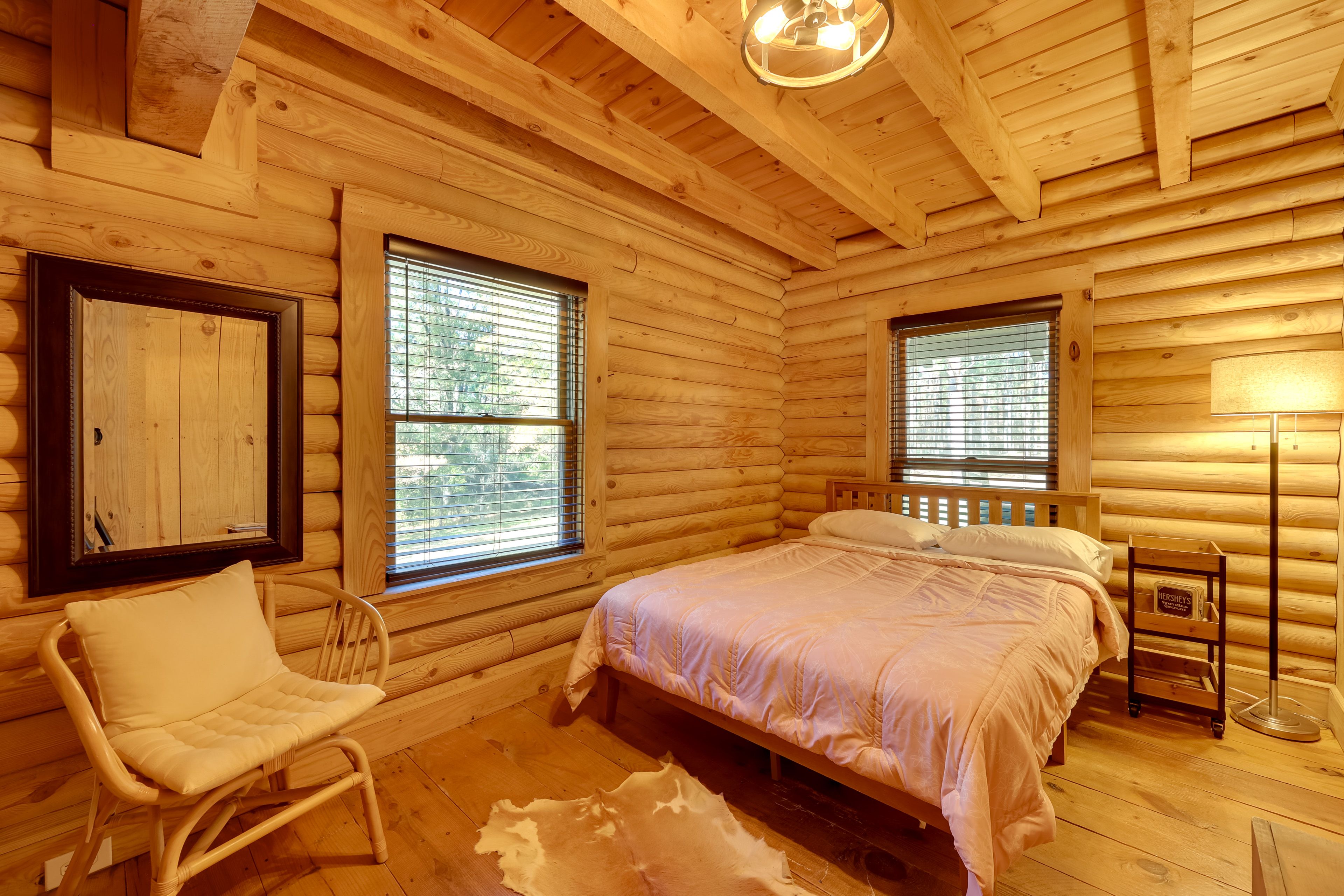 Bedroom 1 | Queen Bed | 1st Floor