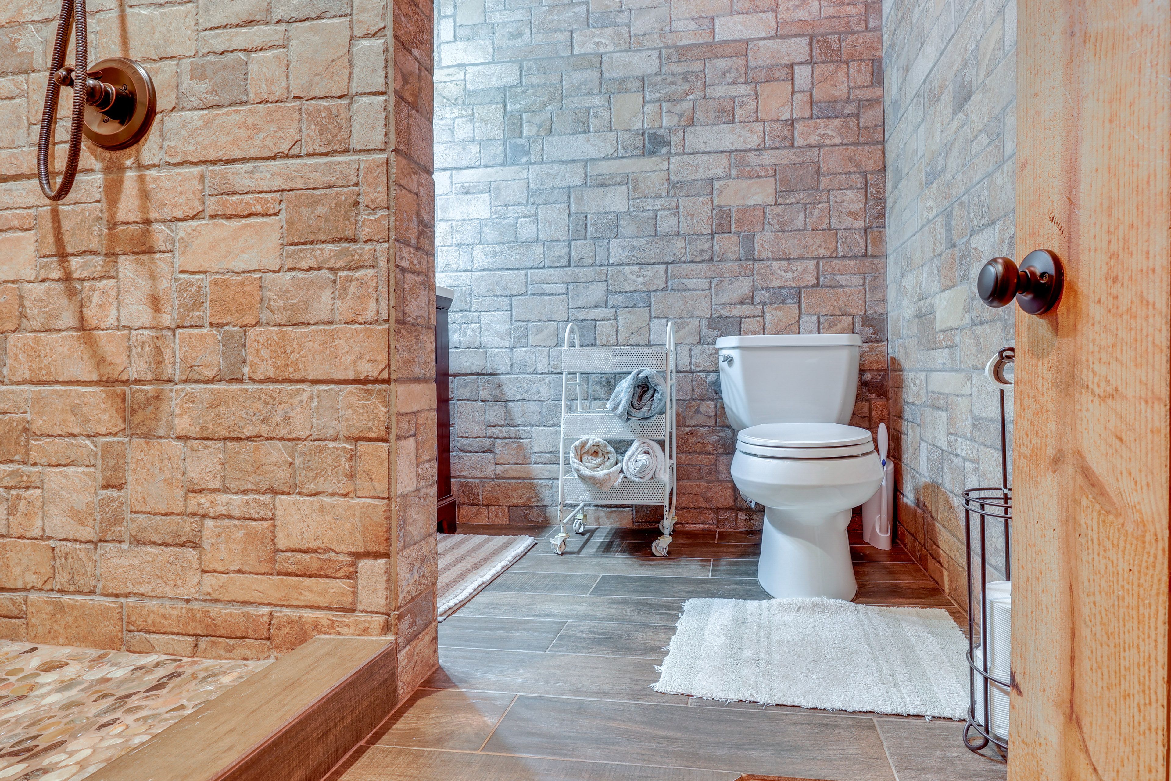Full Bathroom | 2nd Floor