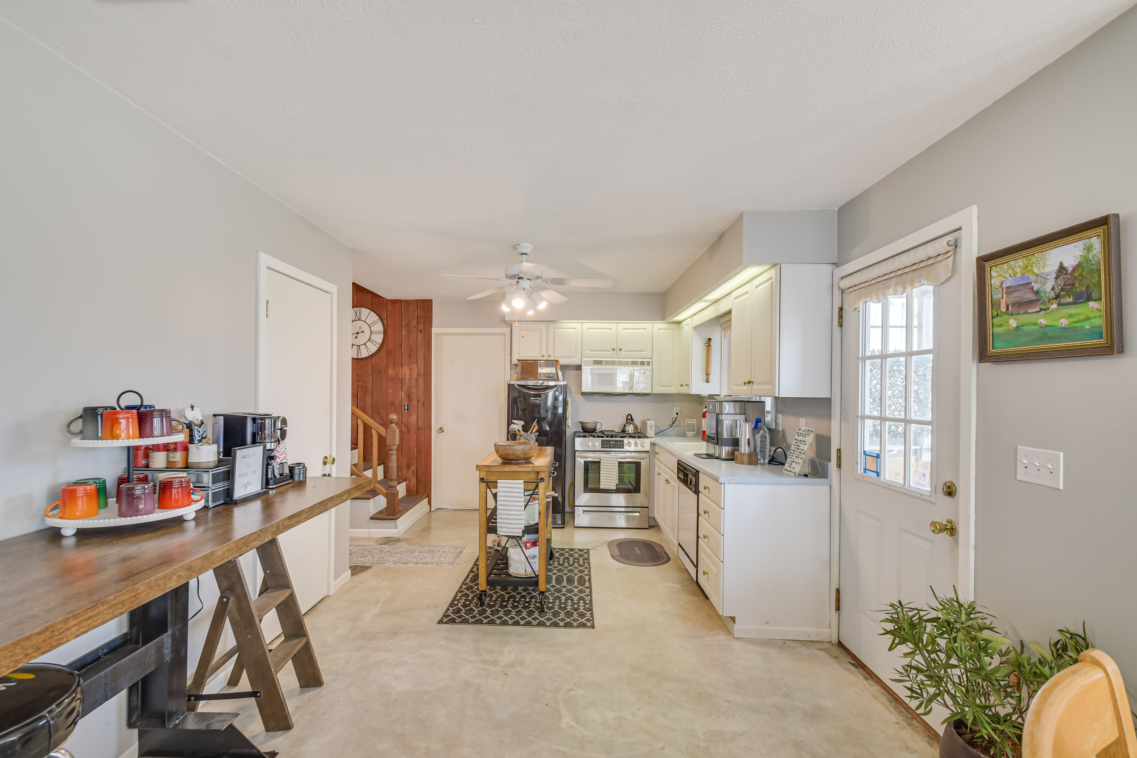 Kitchen | Dishwasher | Toaster | 1st Floor