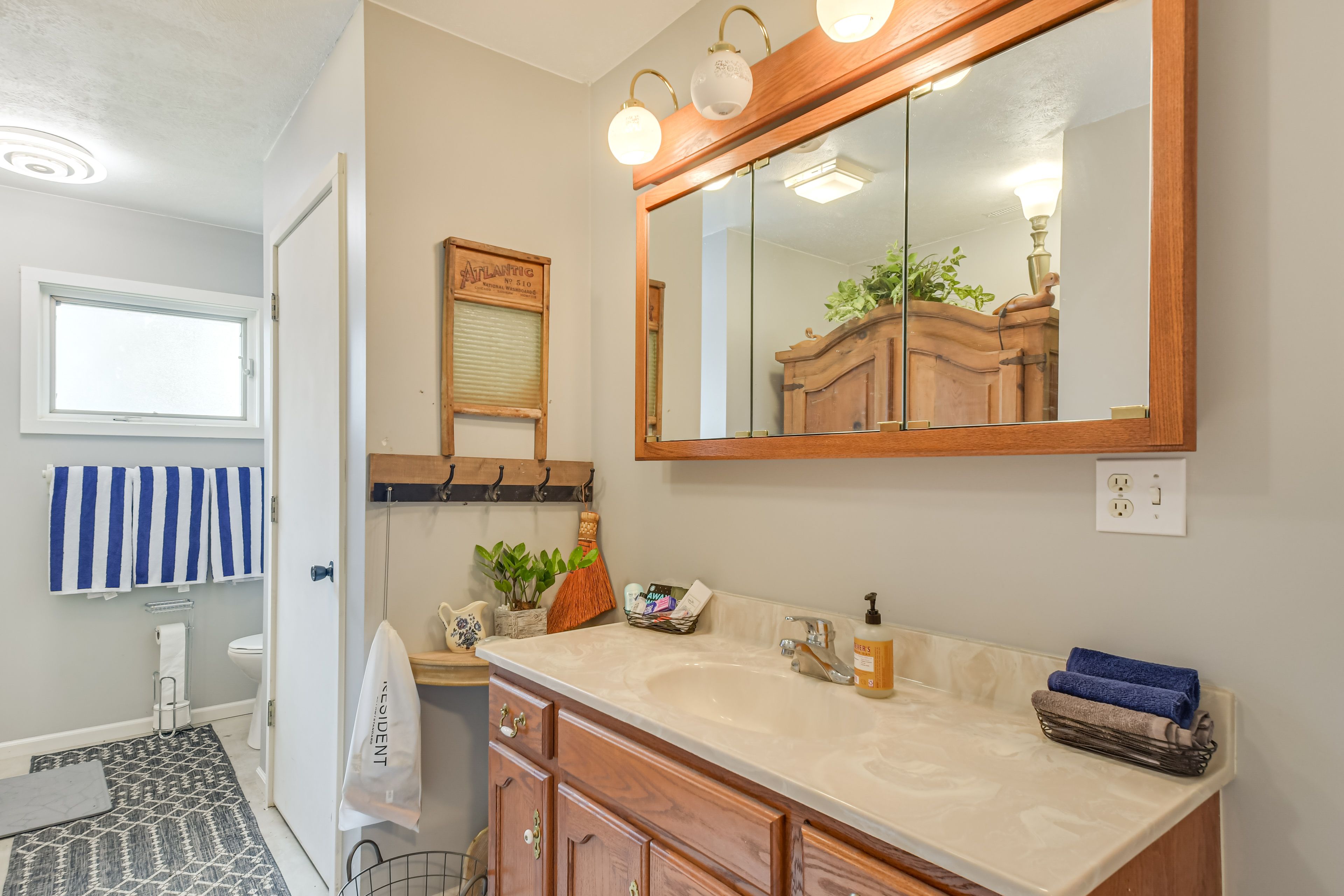 Full Bathroom | Shower | 1st Floor