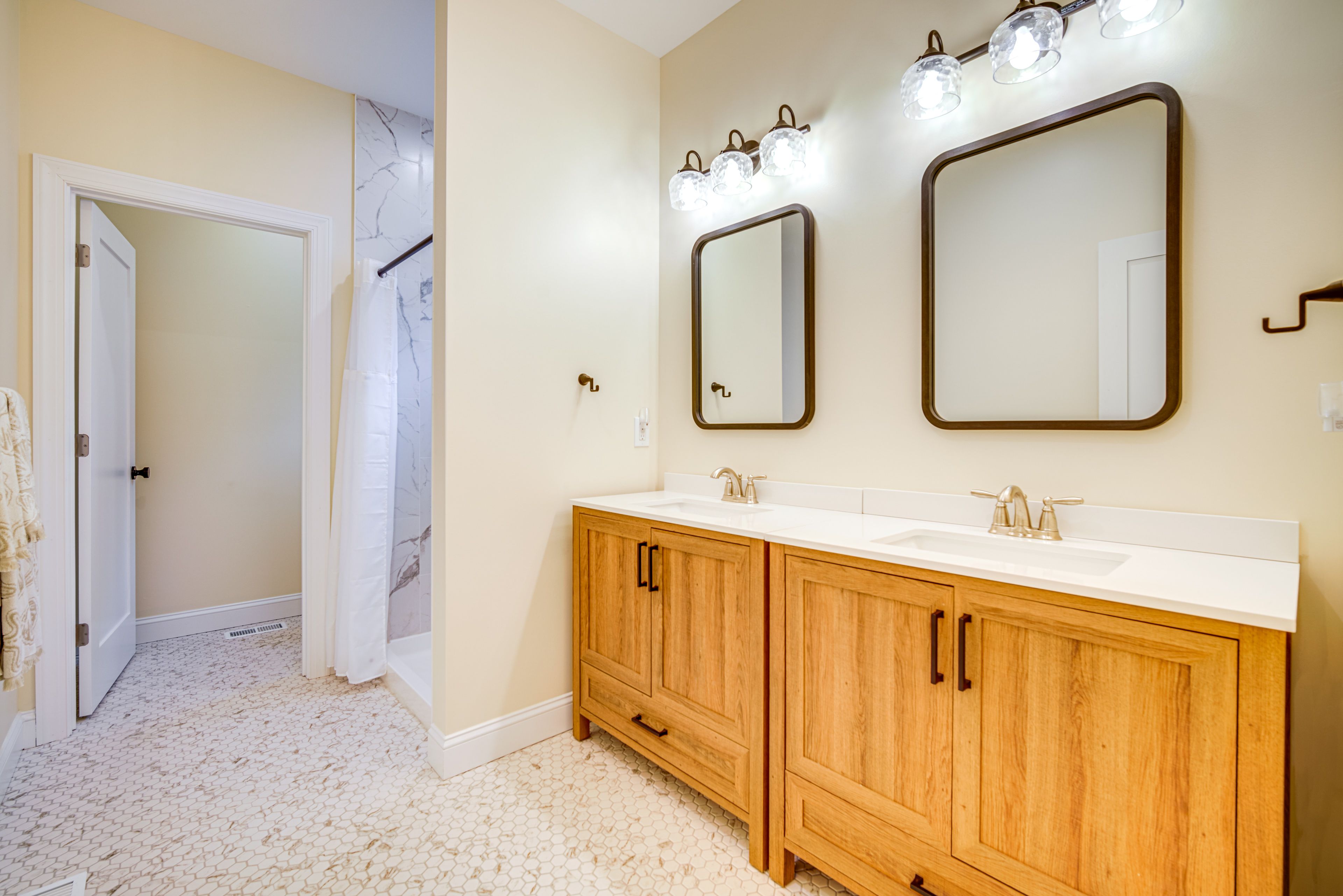 Full Bathroom | 1st Floor