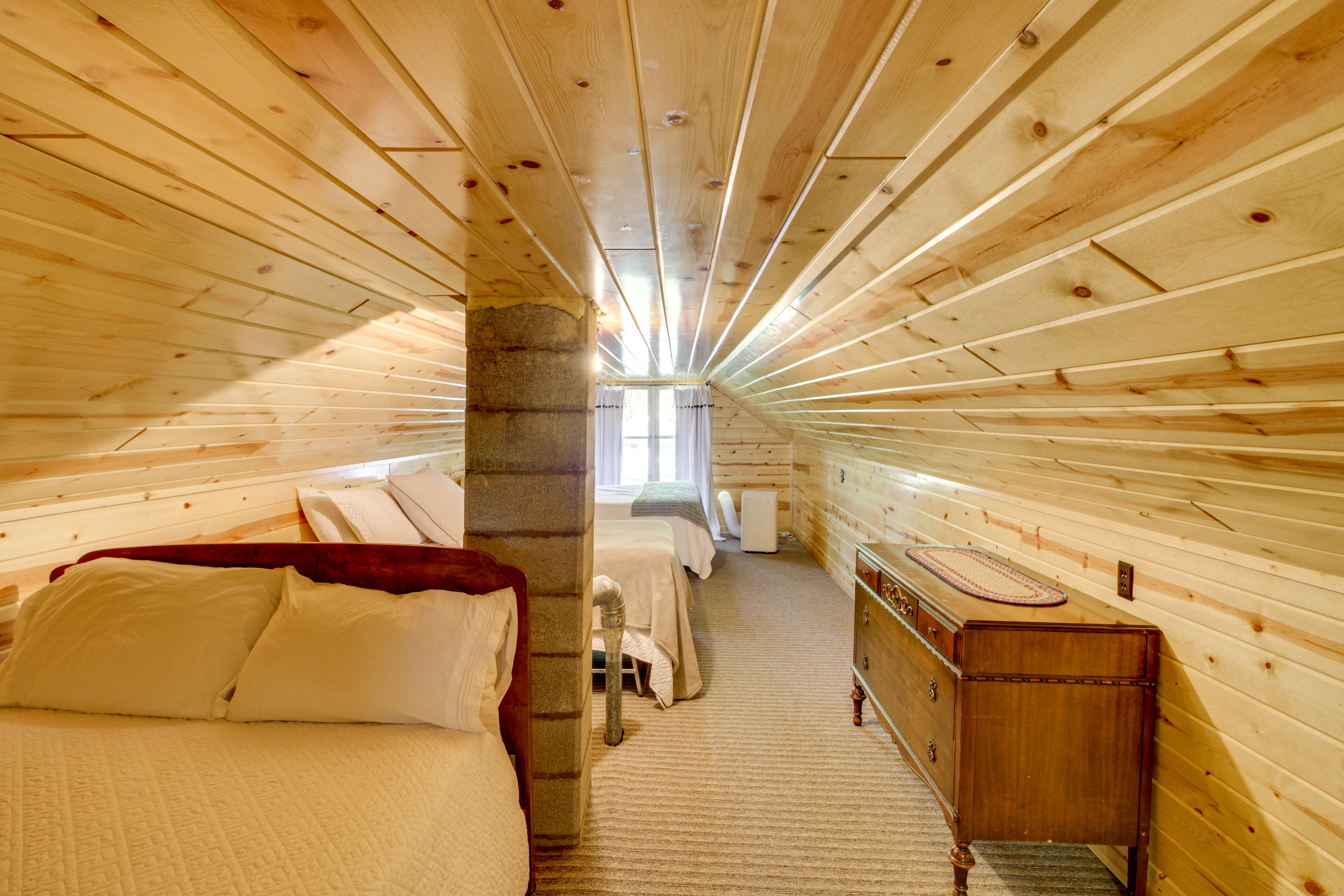 Cabin 1 Loft | 4 Full Beds | 2nd Floor