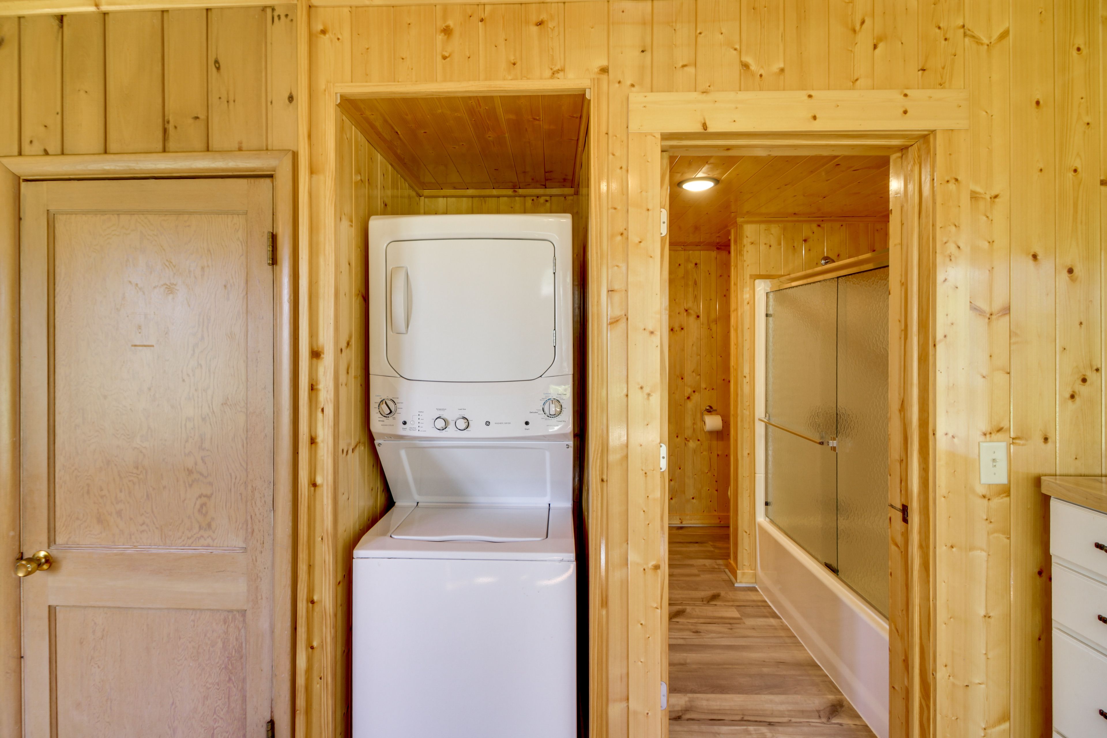 Cabin 1 In-Unit Laundry | 1st Floor
