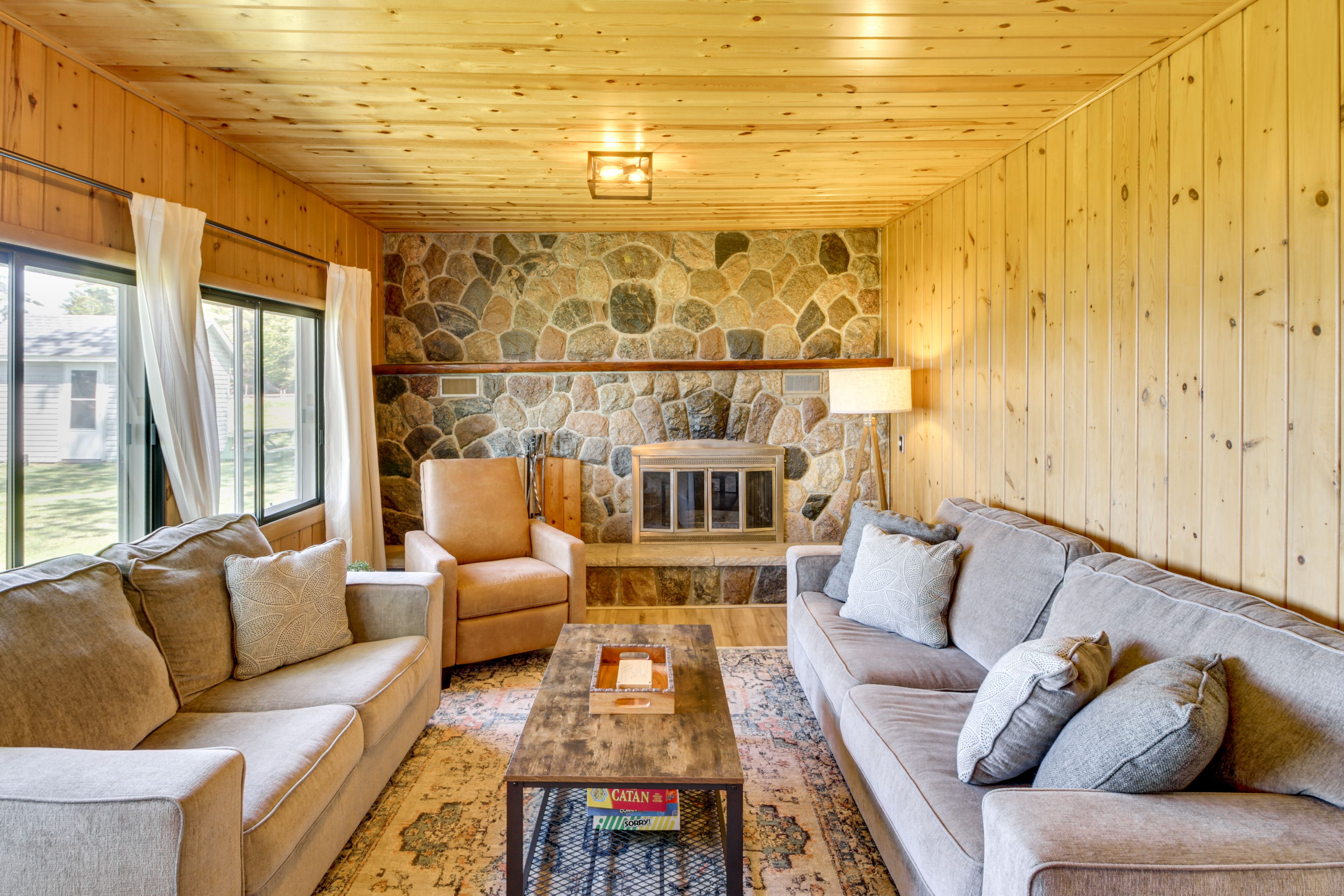 Cabin 1 Living Room | Free WiFi | 1st Floor