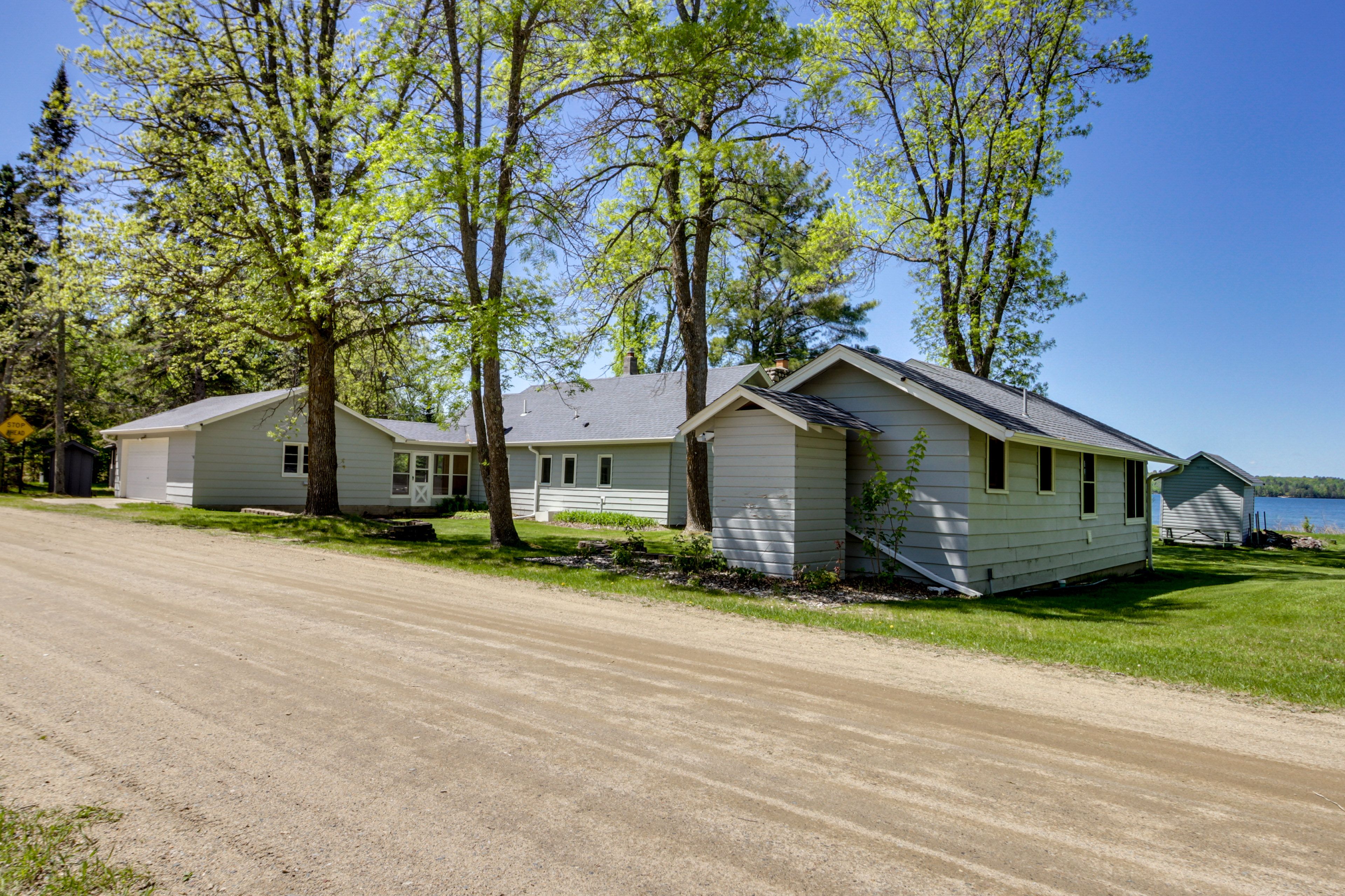 Parking | Driveway (6 Vehicles) | Trailer Parking