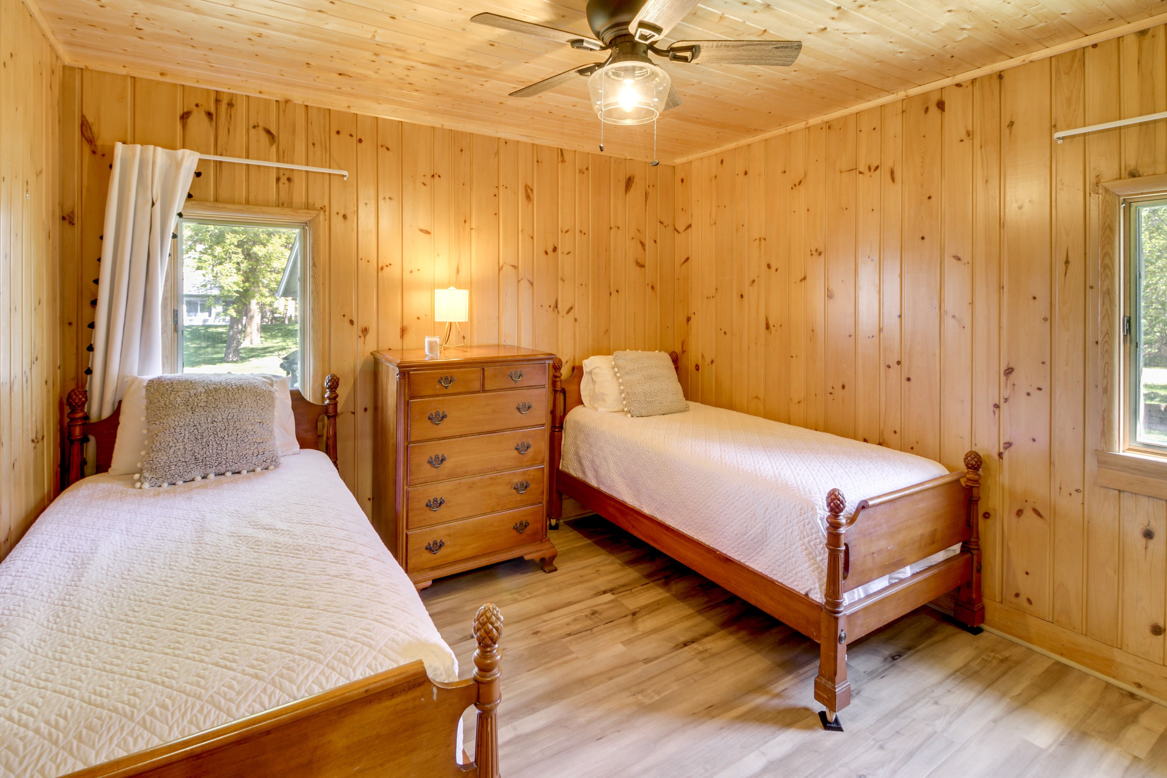 Bedroom 1 (Cabin 1) | 2 Twin Beds | 1st Floor