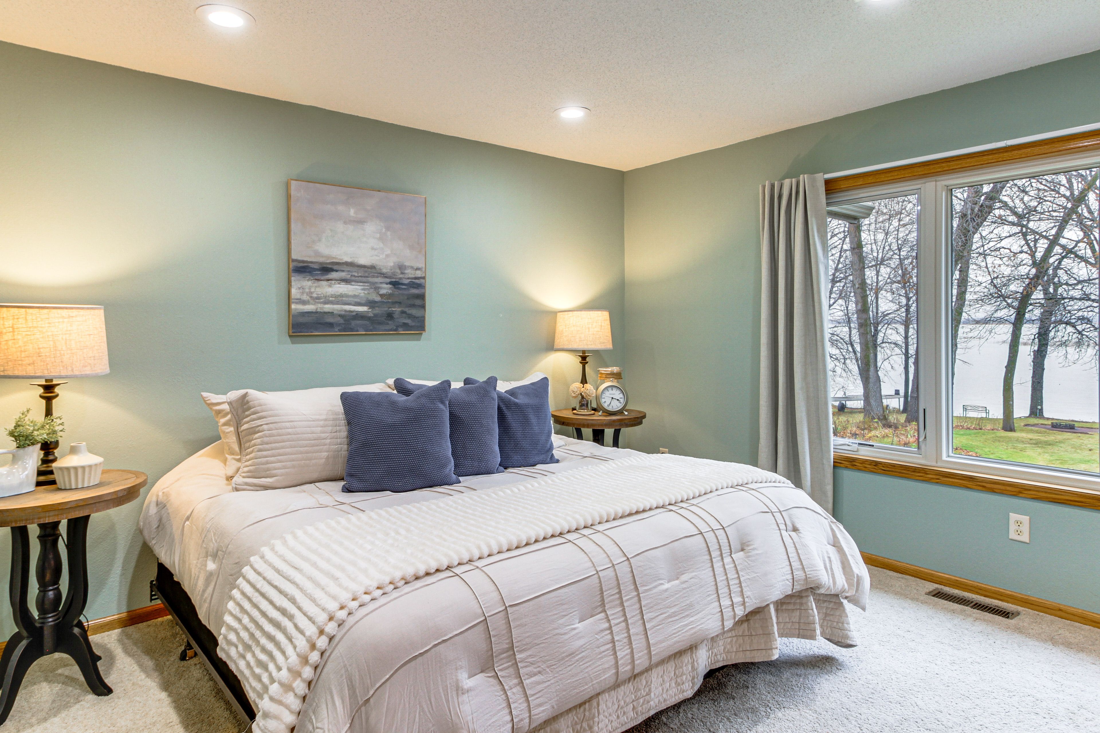 Bedroom 1 | King Bed | Smart TV | En-Suite Bathroom | Main Level