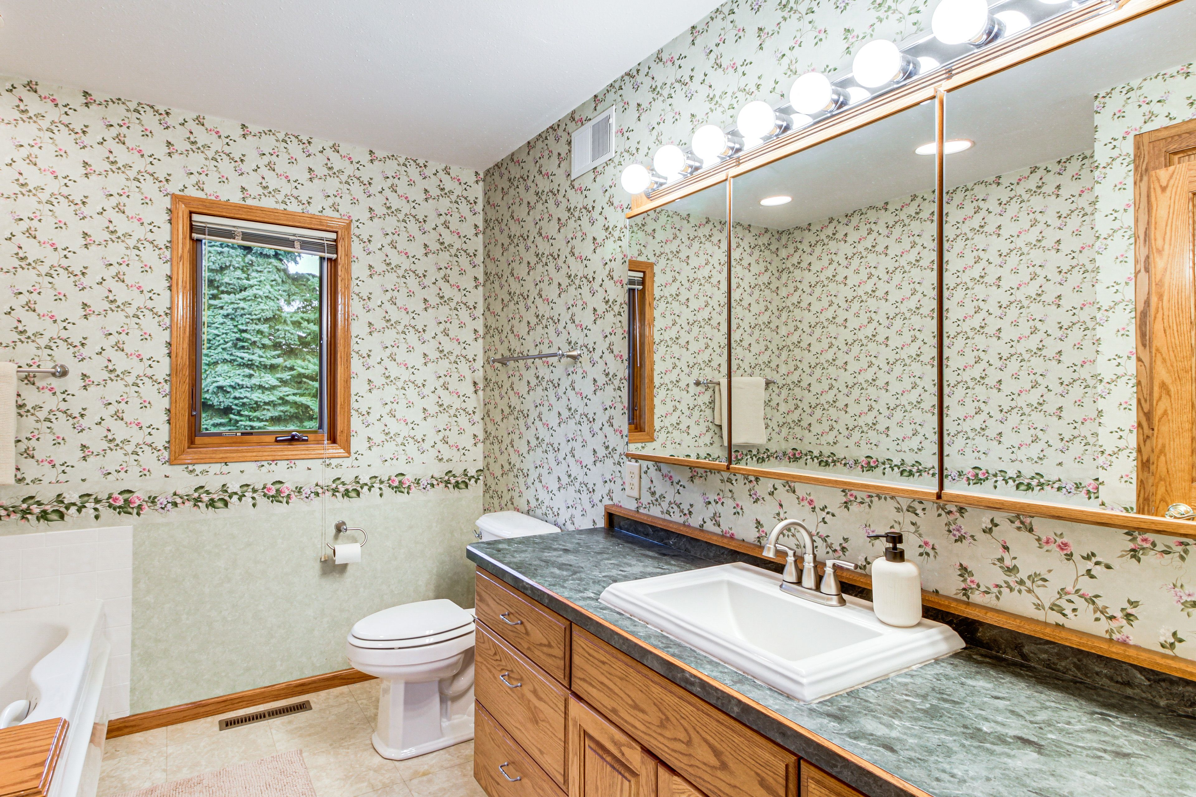 En-Suite Bathroom | Towels & Linens Provided | Main Level