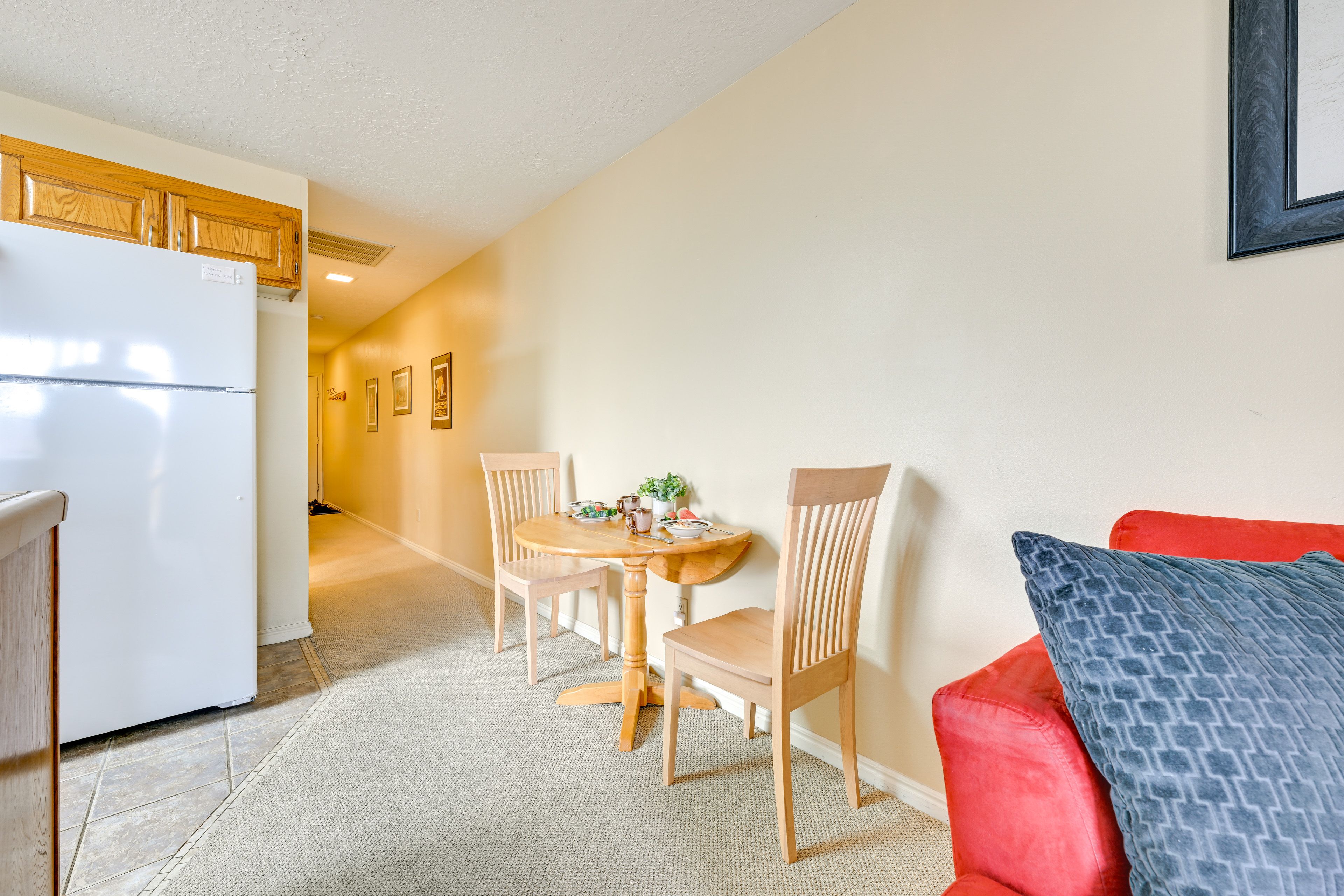 Dining Area | Dishware & Flatware Provided