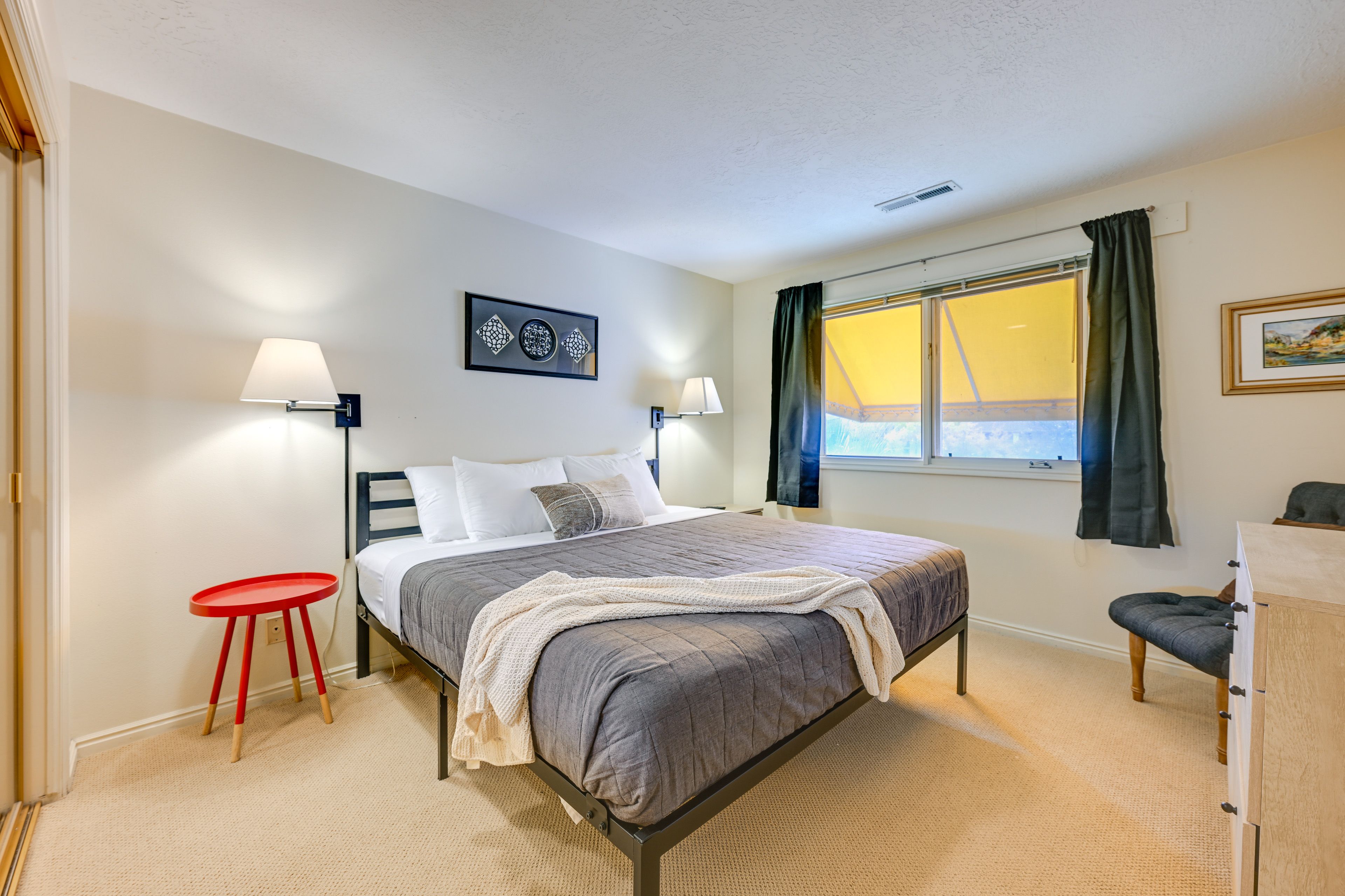 Bedroom | King Bed