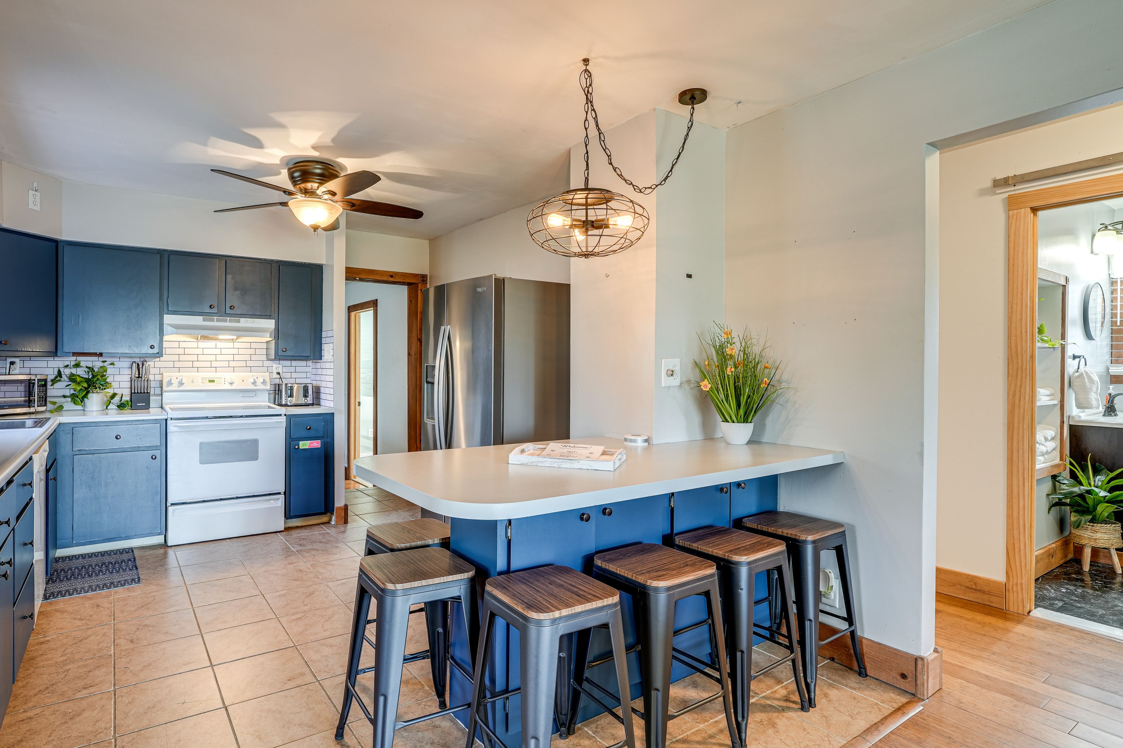 Dining Area | Dishware & Flatware Provided | Central A/C & Heat