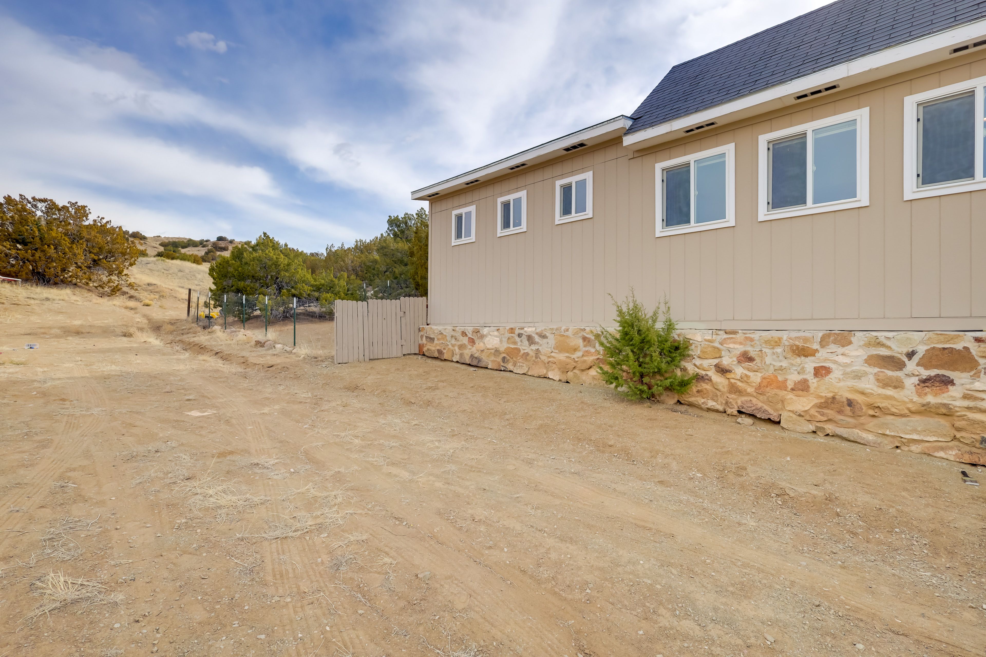 Parking | Driveway (3 Vehicles) | RV/Trailer Parking Available