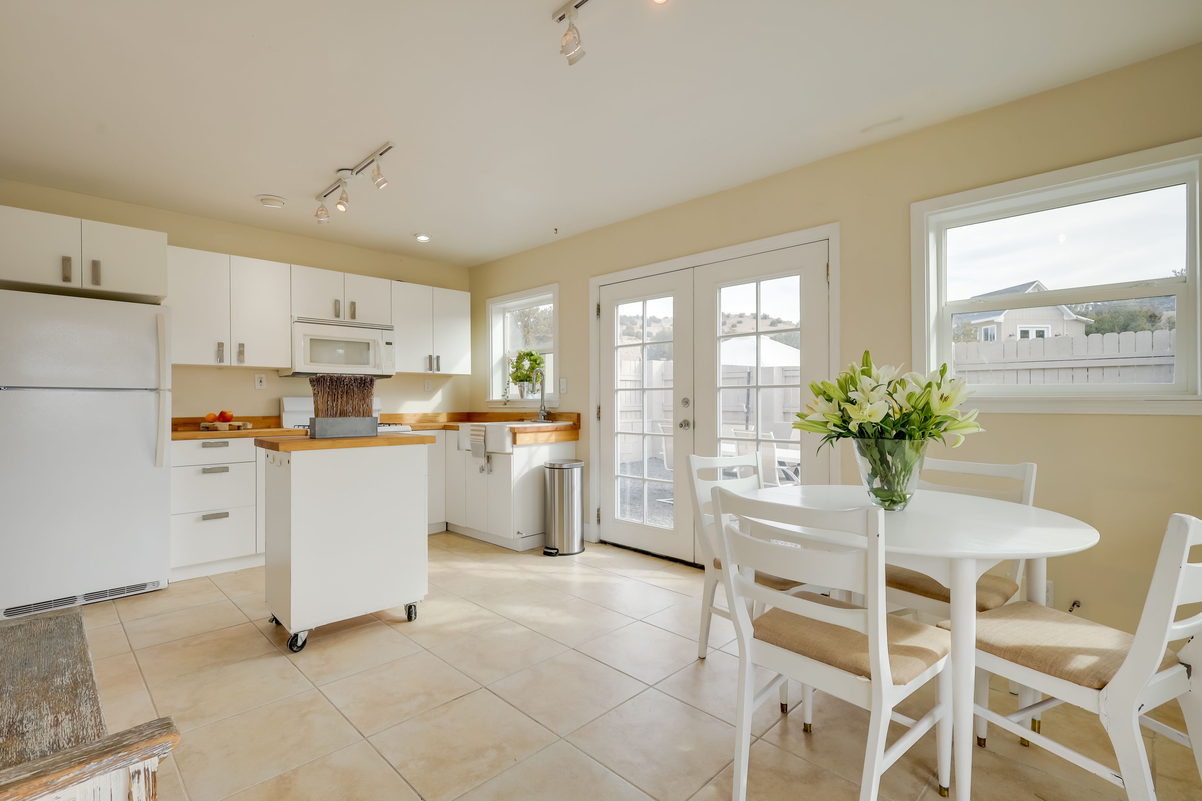 Dining Area | Dishware & Flatware Provided | 1st Floor