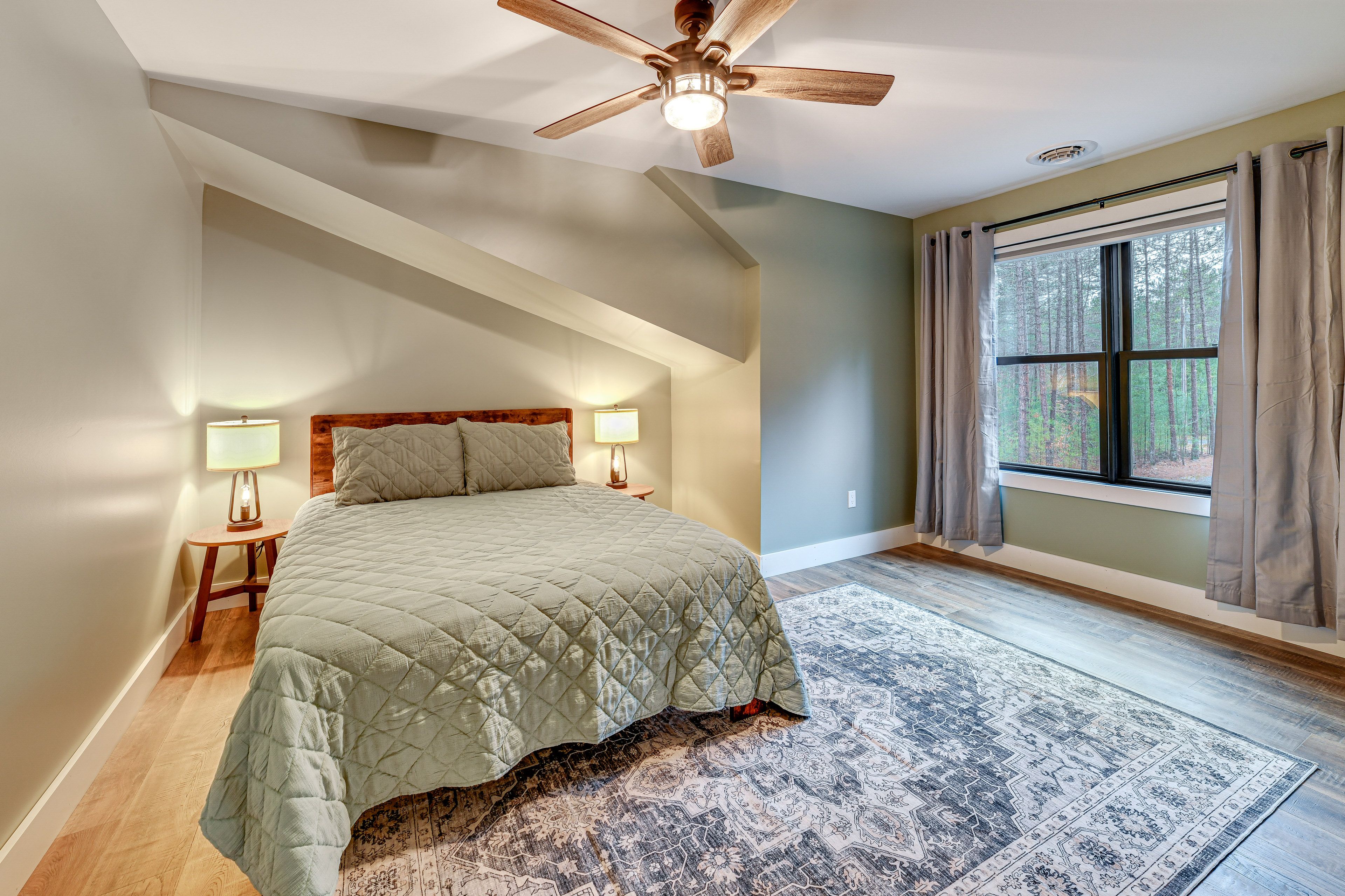 Bedroom 3 | Queen Bed | 2nd Floor