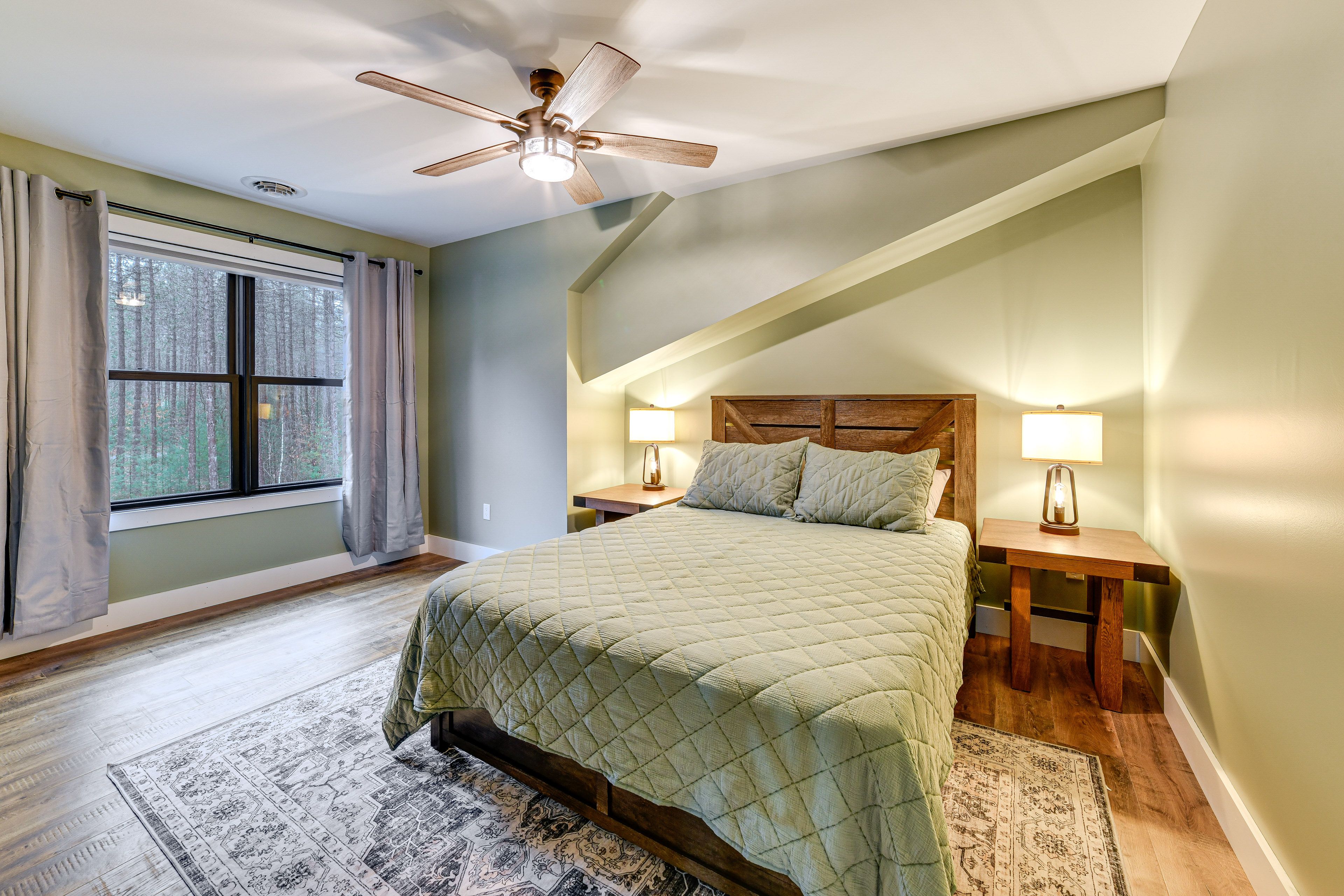 Bedroom 4 | Queen Bed | 2nd Floor