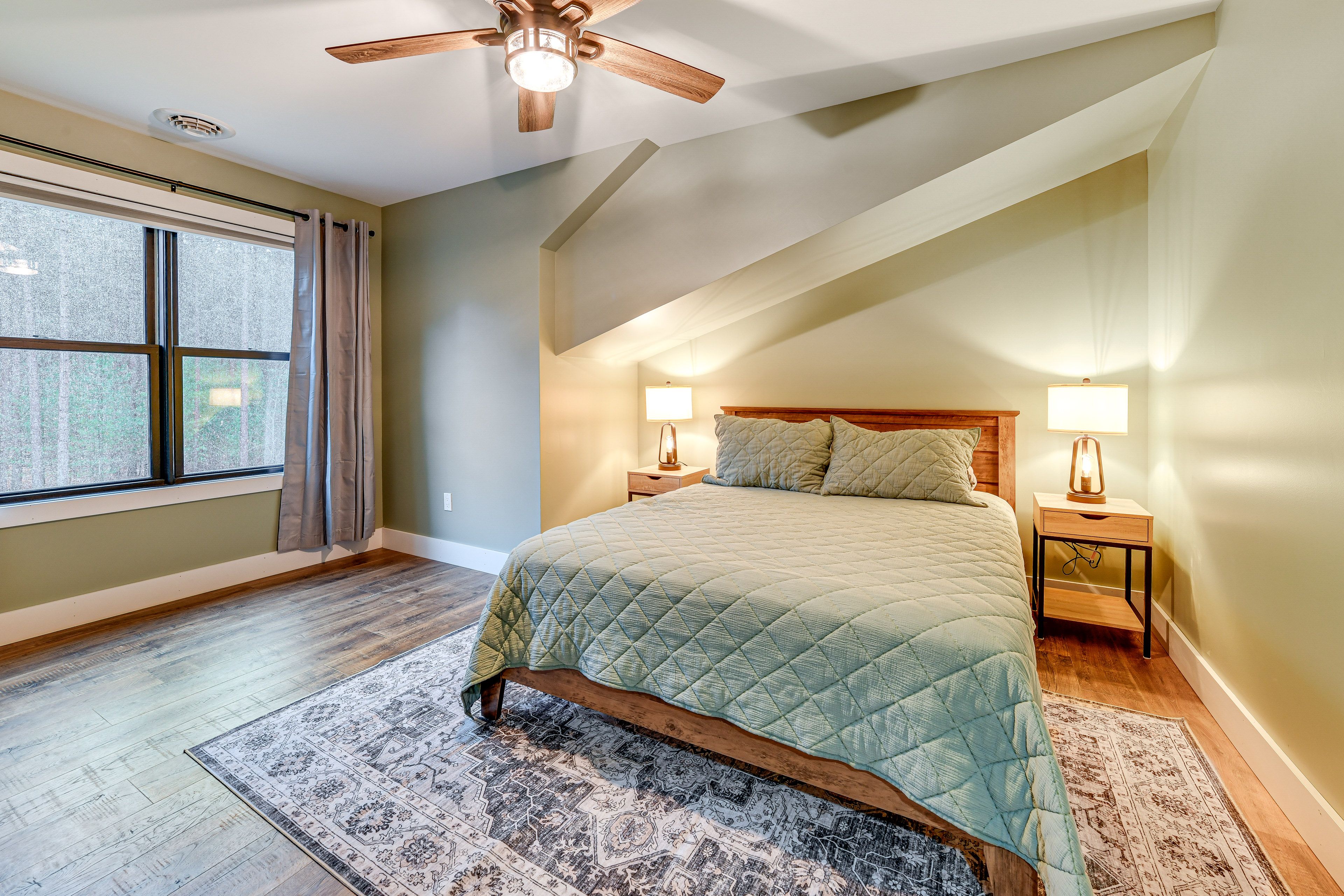 Bedroom 2 | Queen Bed | 2nd Floor