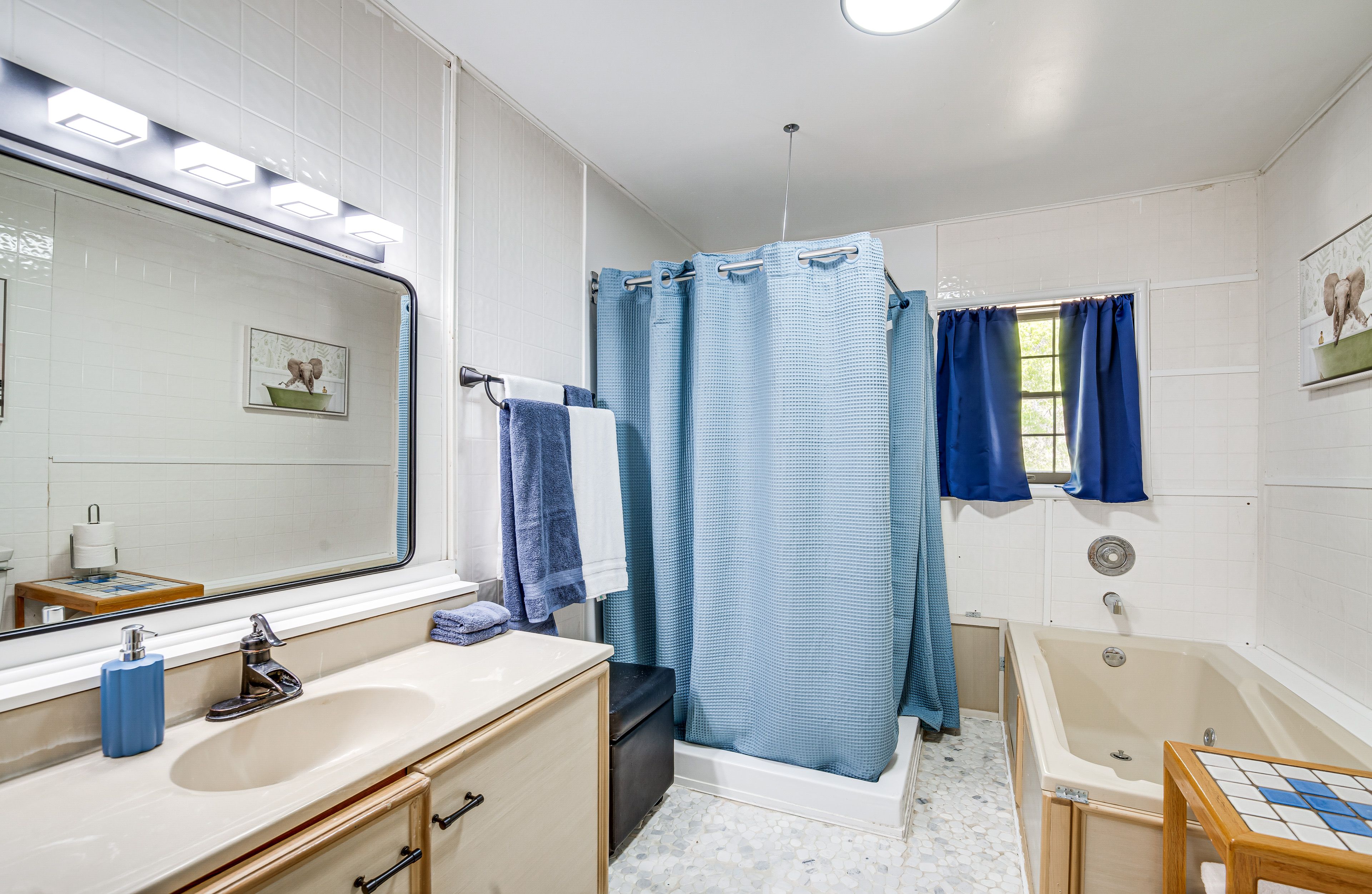 Full Bath | Towels | Hair Dryer