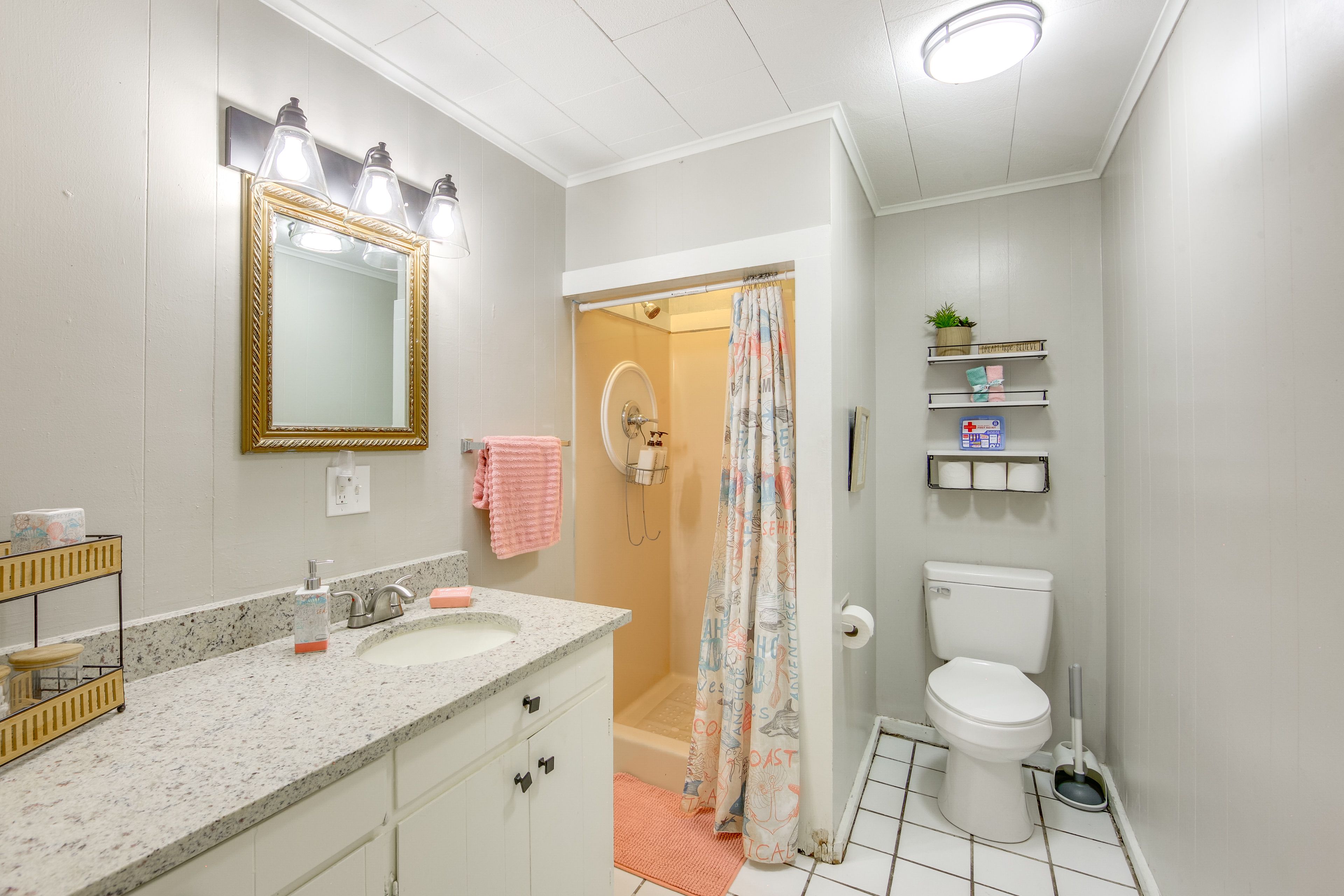 En-Suite Bathroom | Towels Provided