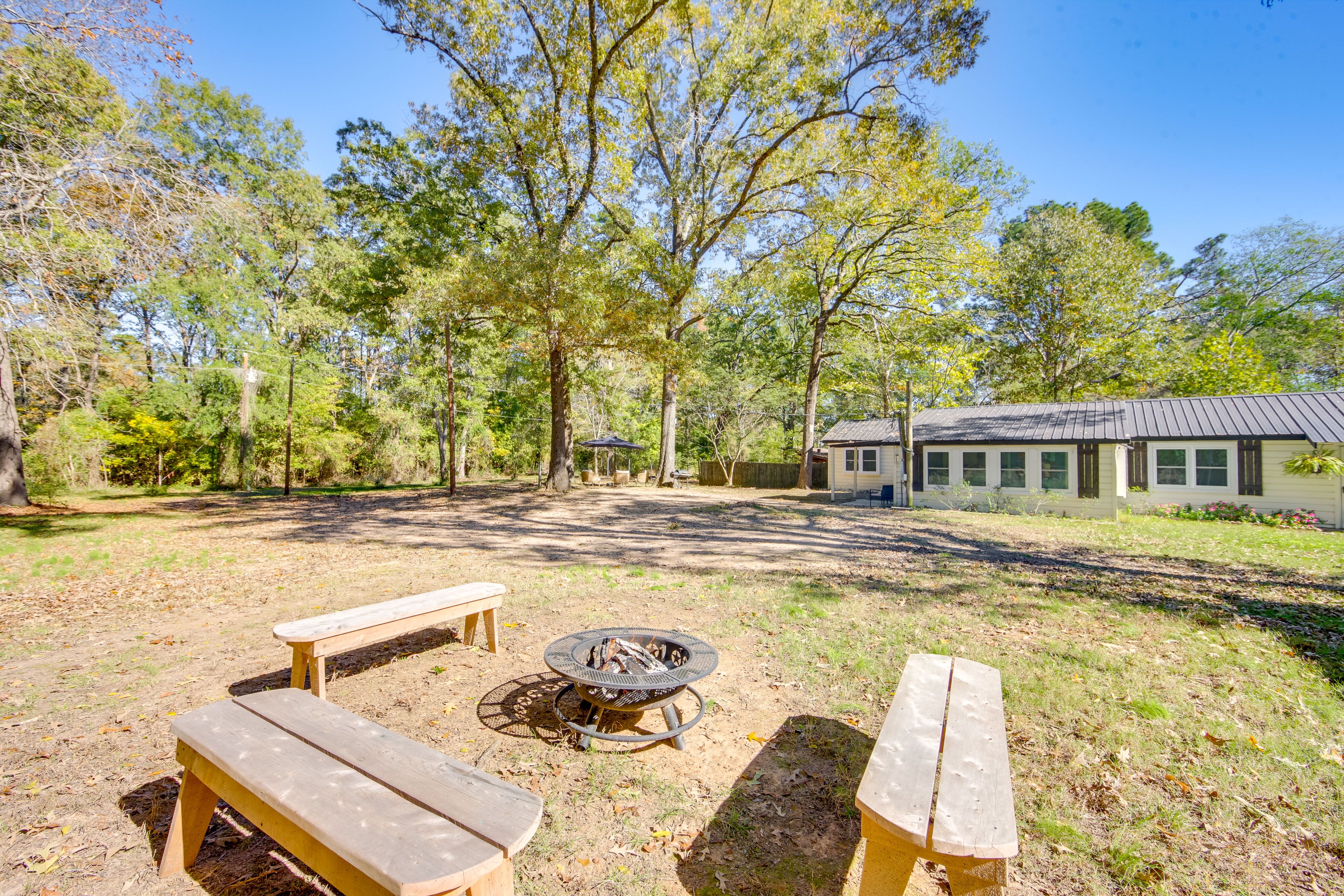 Fire Pit | Fenced Backyard