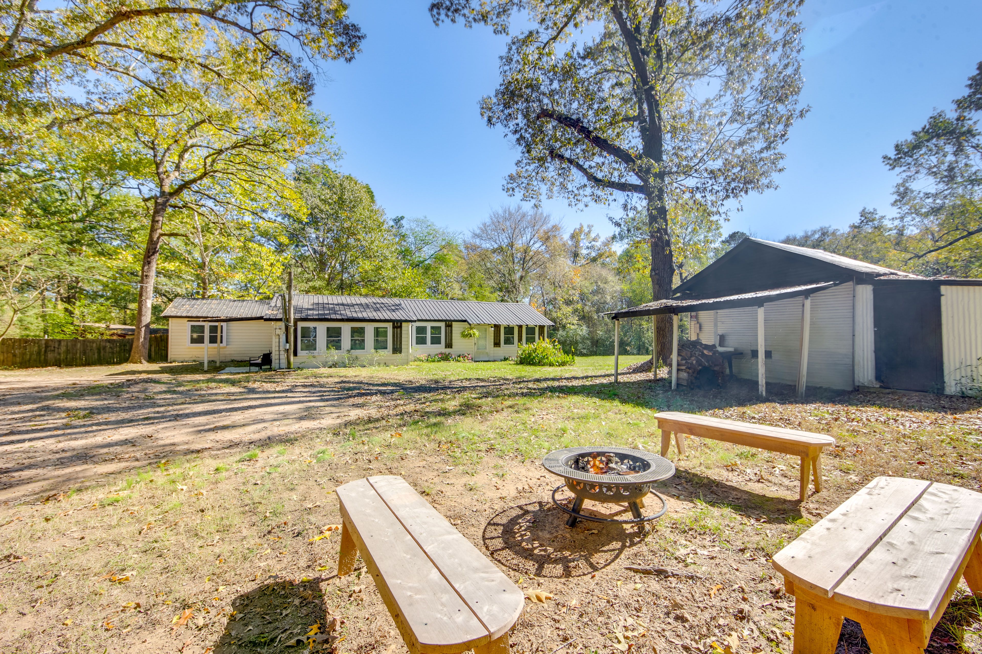 Fire Pit | Fenced Backyard