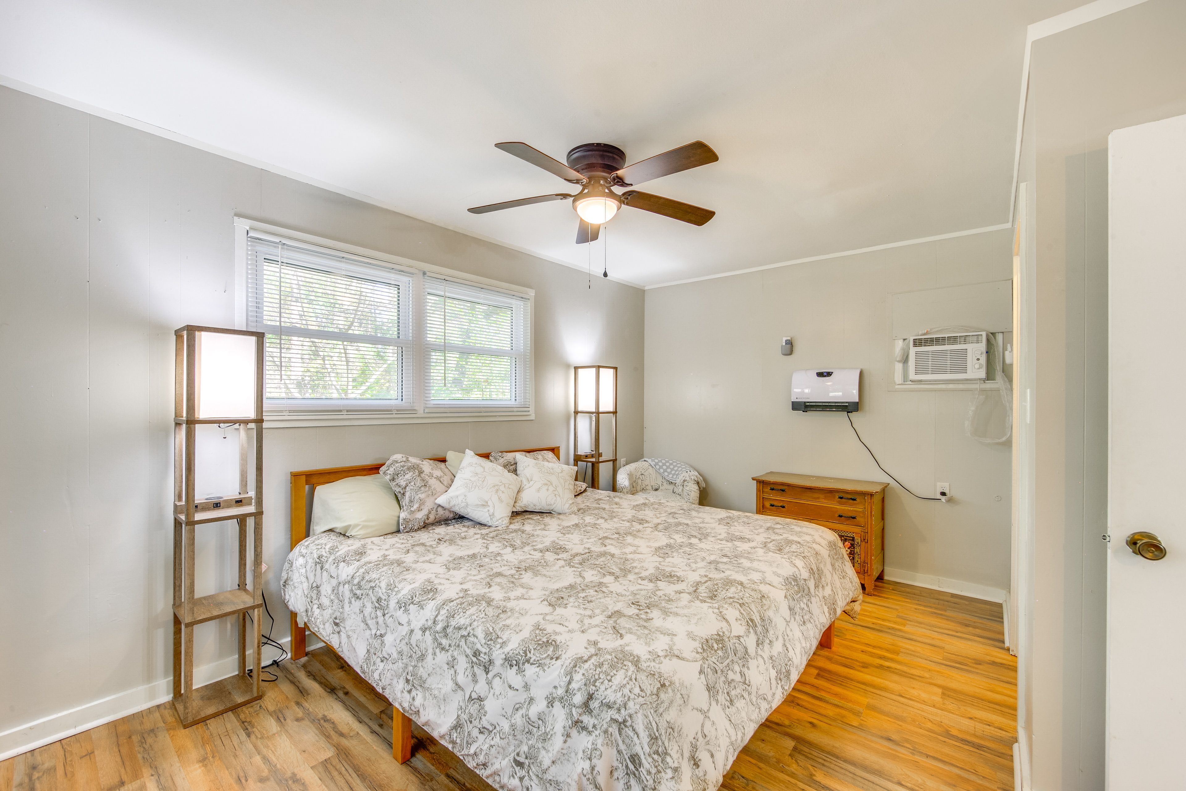 Bedroom 1 | King Bed