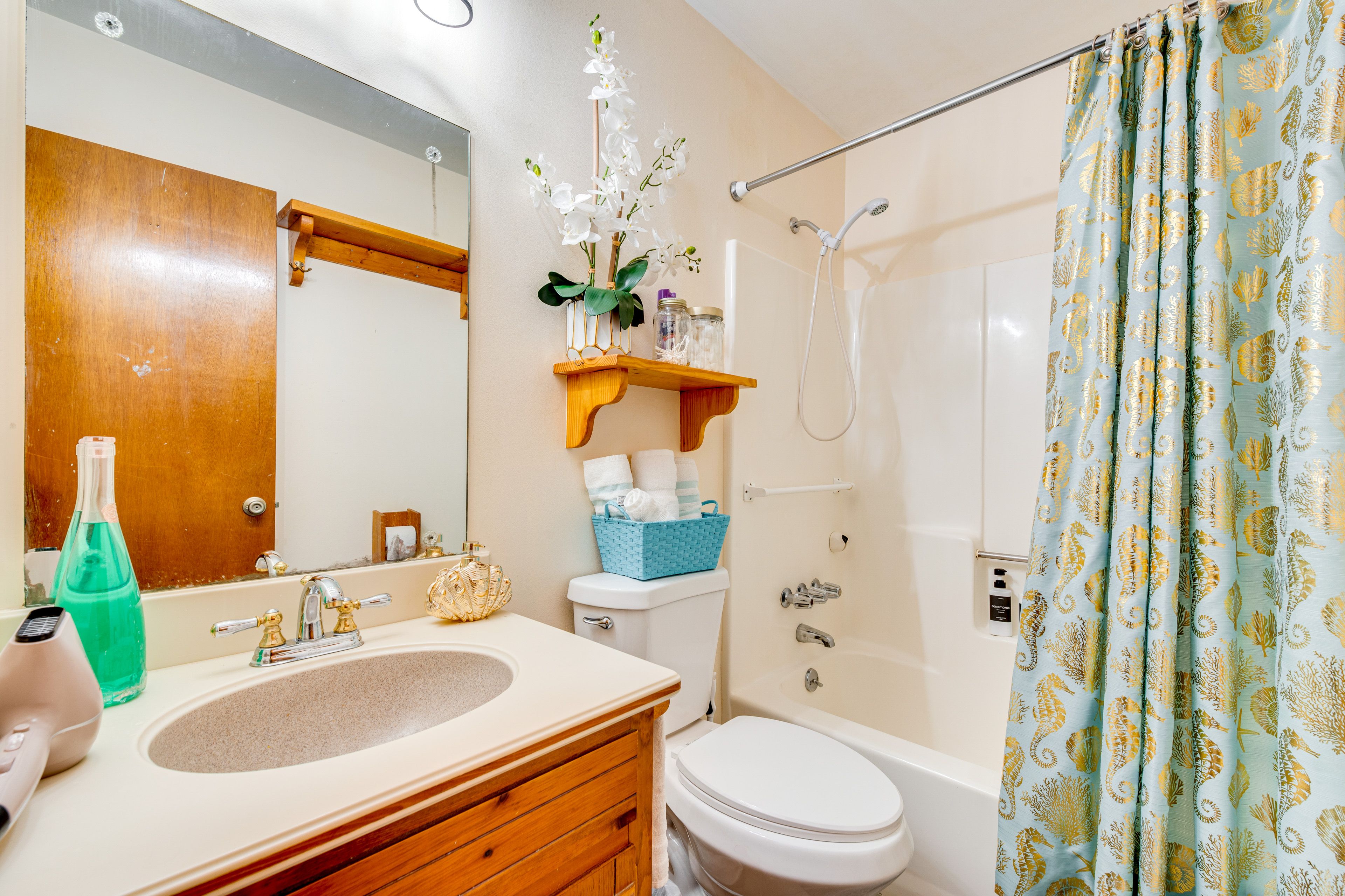 Full Bathroom | Shower/Tub Combo