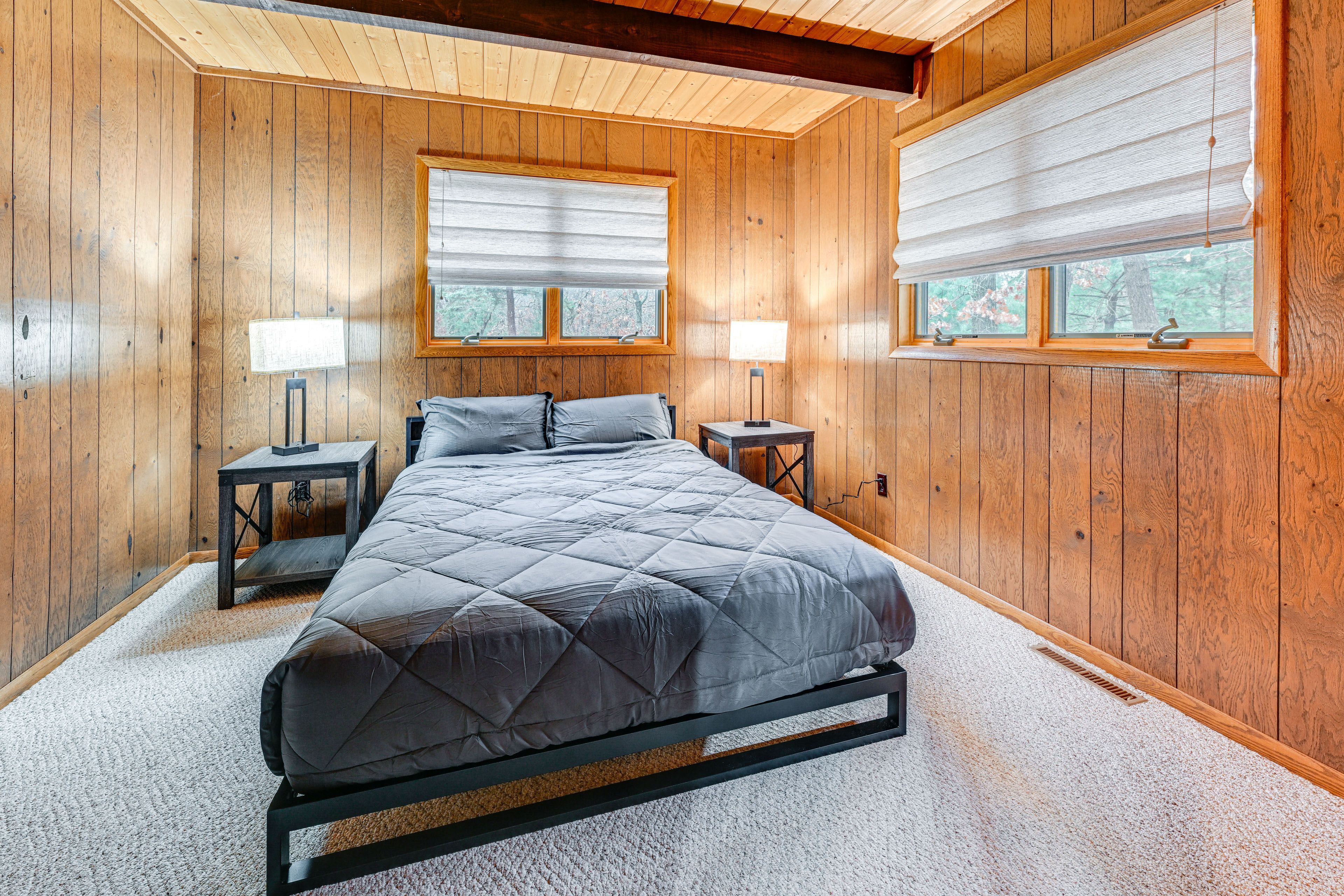 Bedroom 2 | Main Level | Queen Bed | Linens Provided