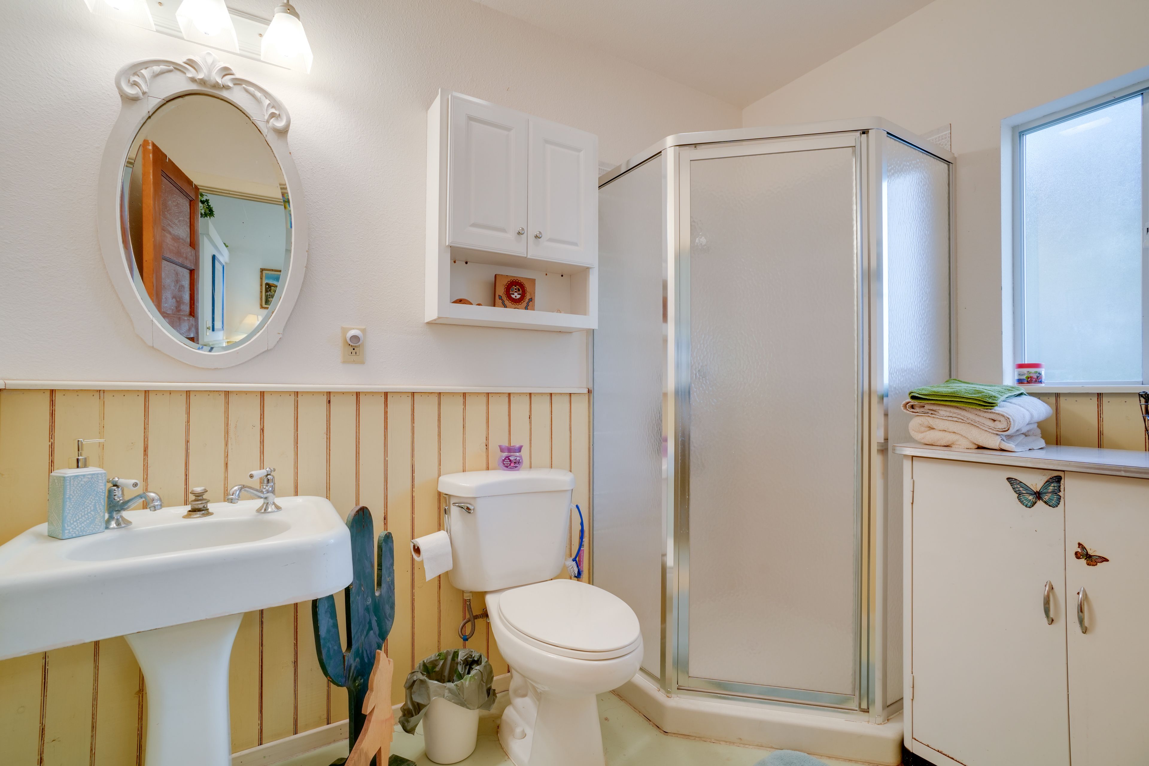 Full Bathroom | Towels Provided