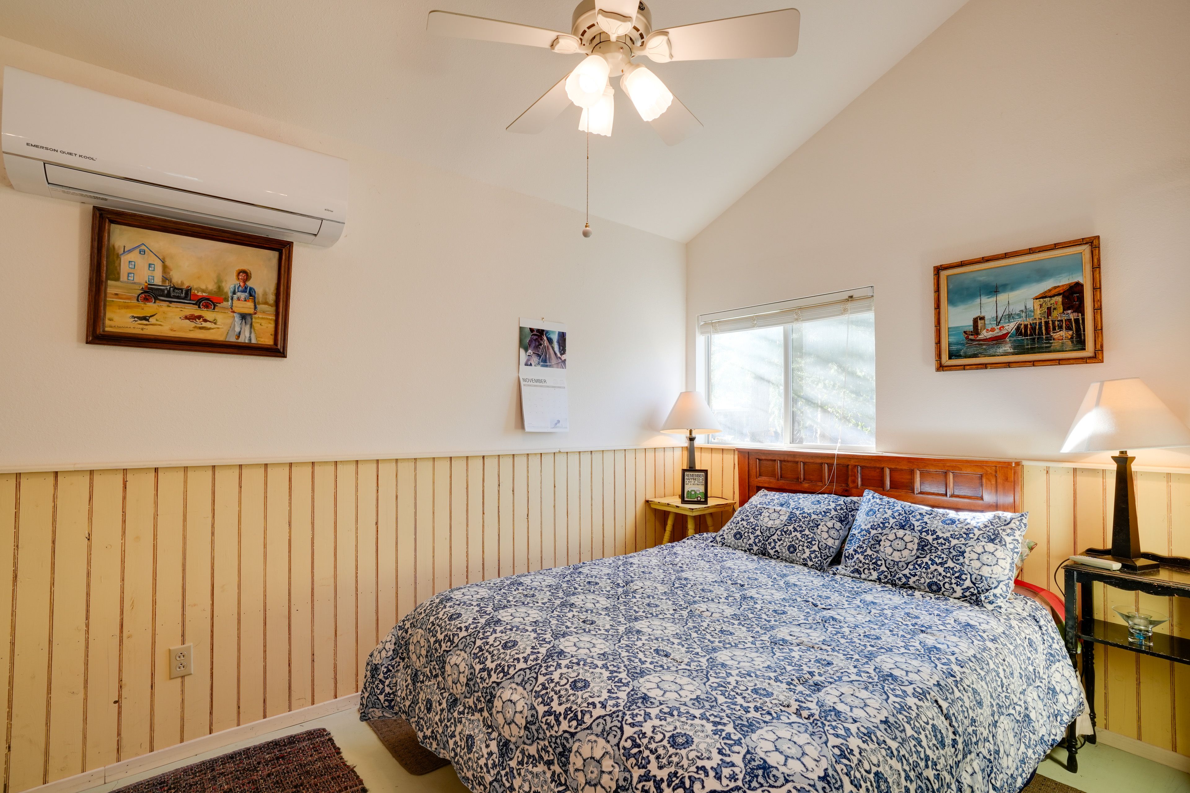 Studio | Queen Bed | Linens Provided