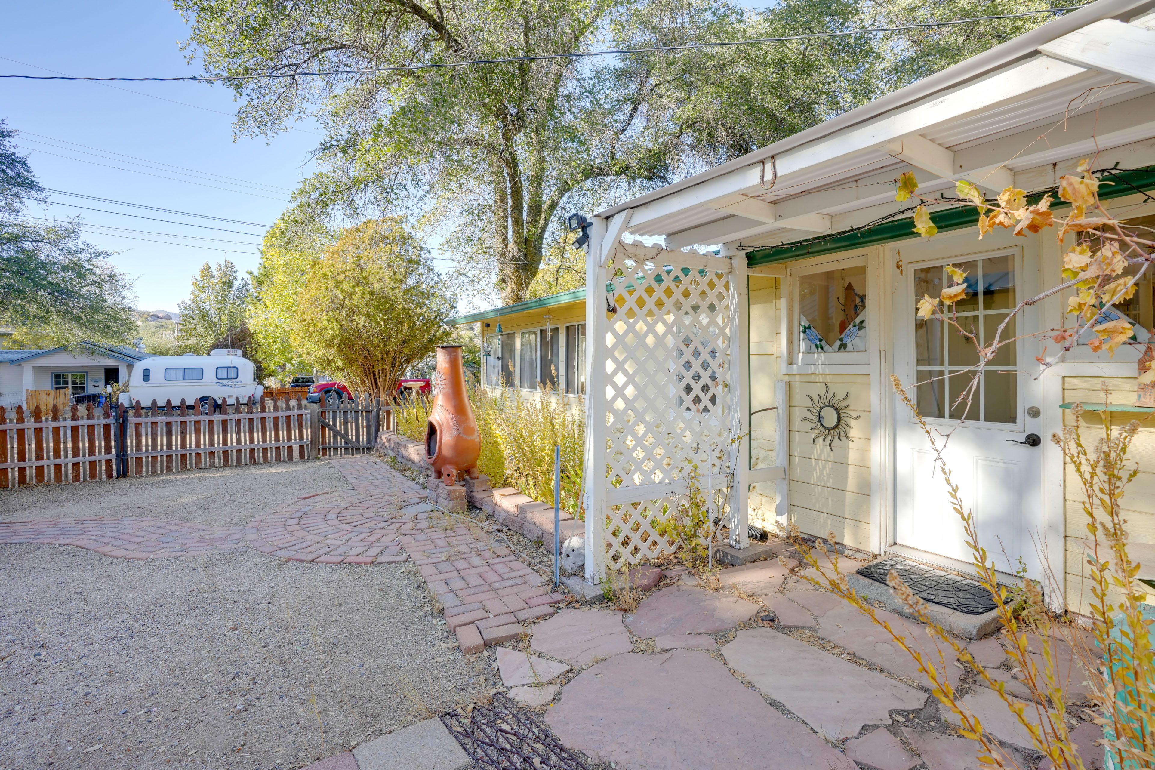 Shared Amenities | Wood-Burning Fire Pit | Dining Area | Courtyard | Yard