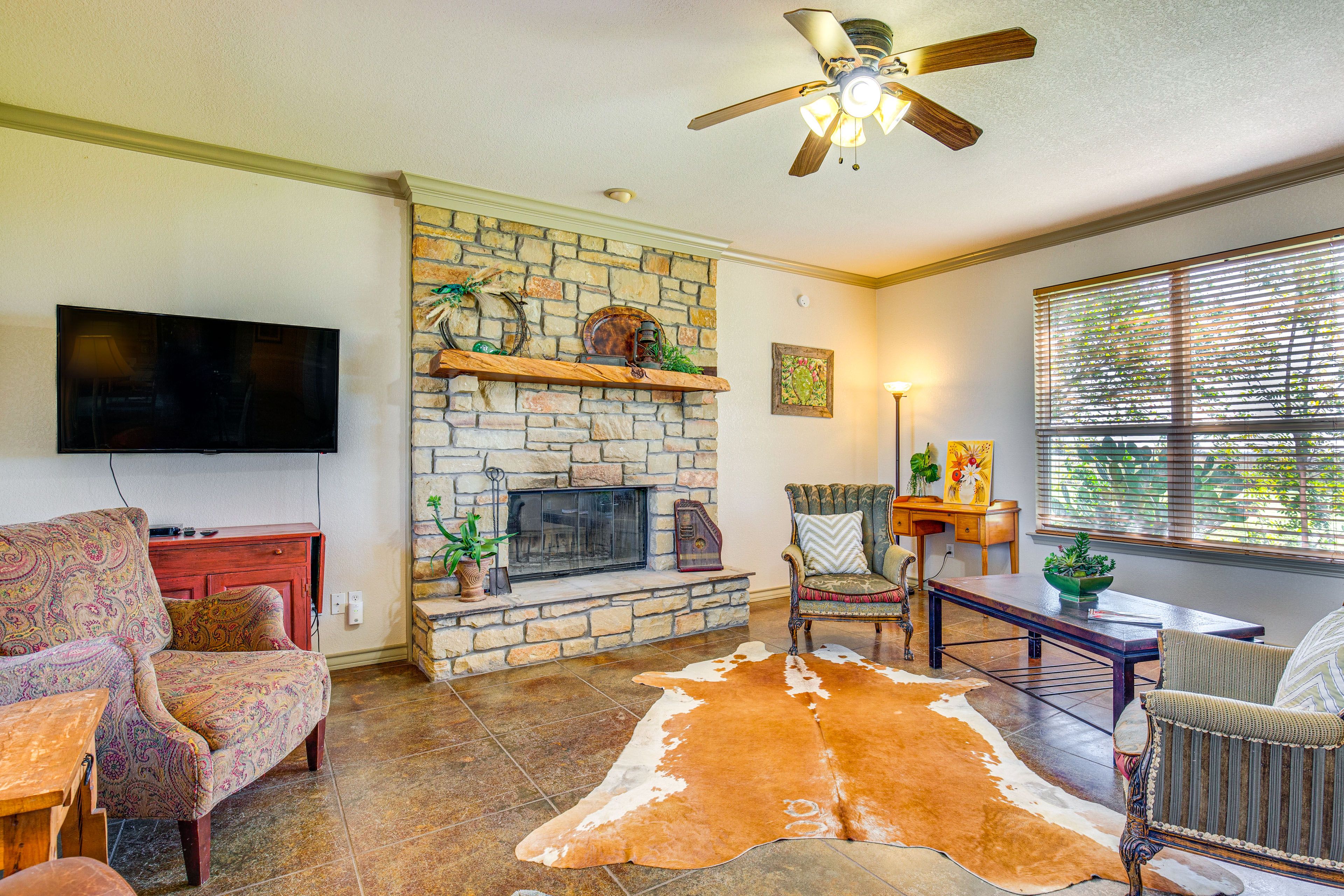 Living Room | 2-Story Home | Fireplace | Central A/C & Heating