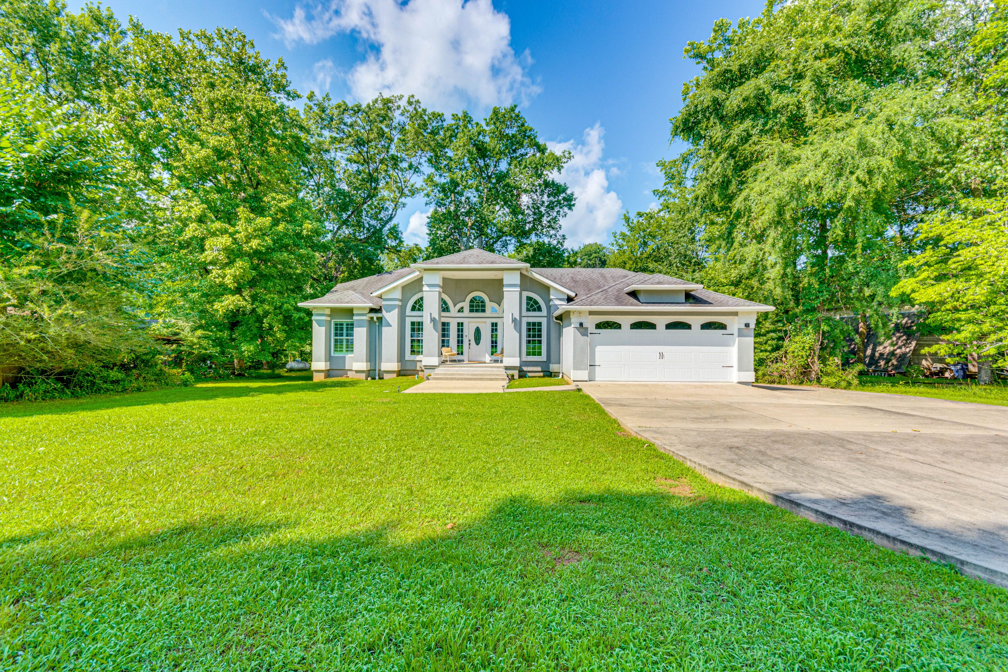 Parking | Driveway (4 Vehicles) | RV/Trailer Parking Allowed