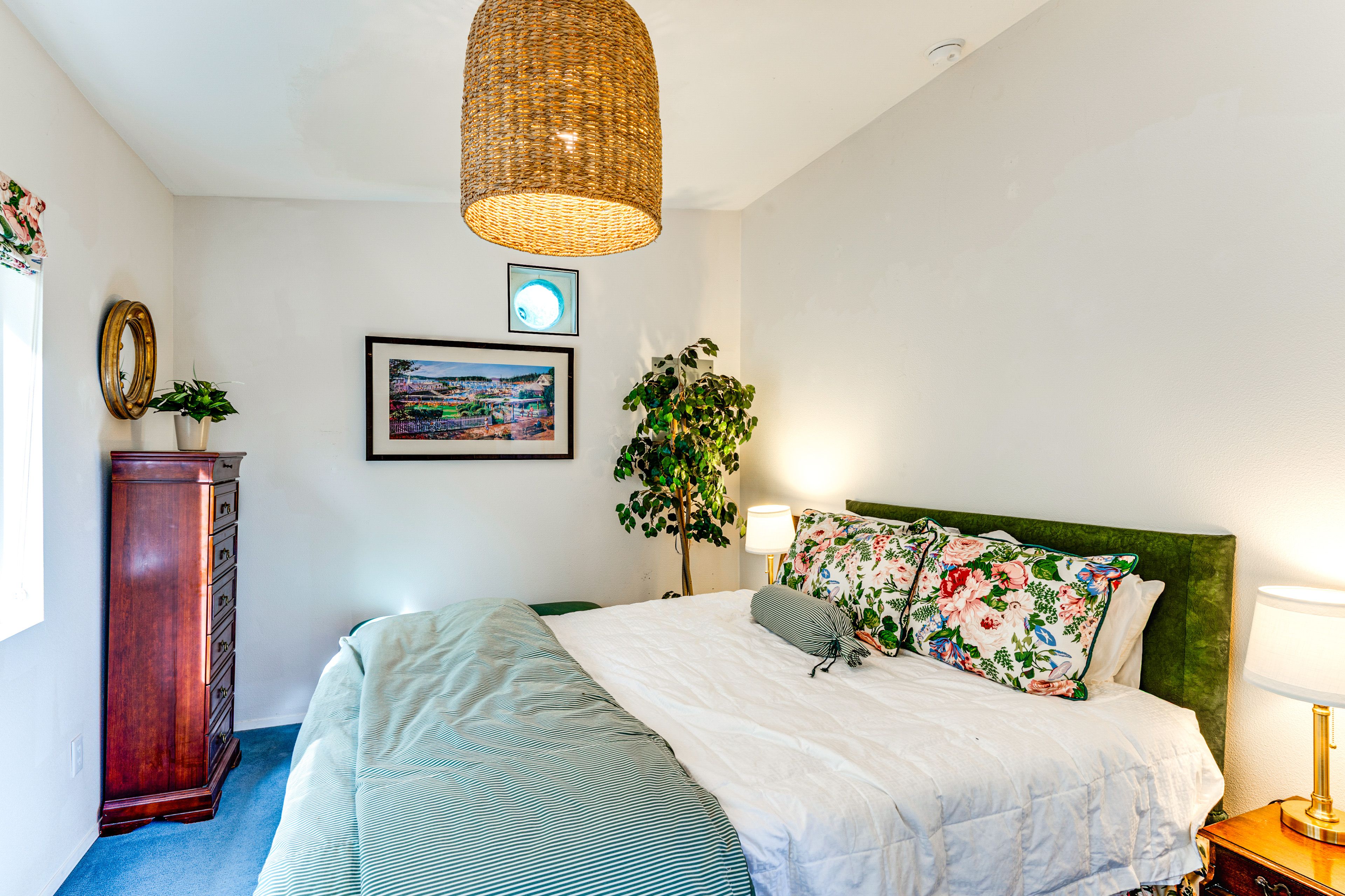 Bedroom | Queen Bed | 1st Floor | Linens Provided
