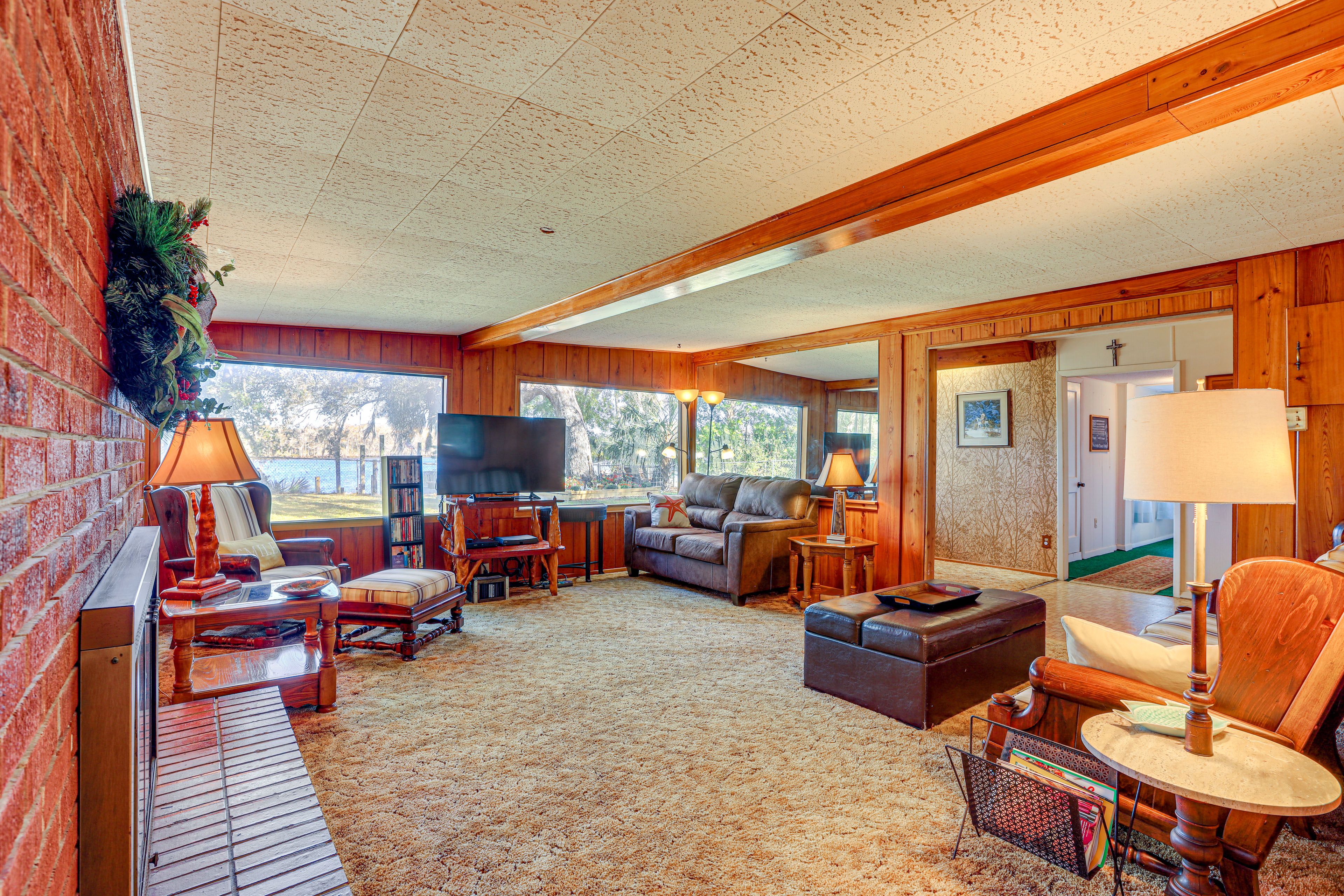 Living Room | Single-Story Home | Central A/C & Heating