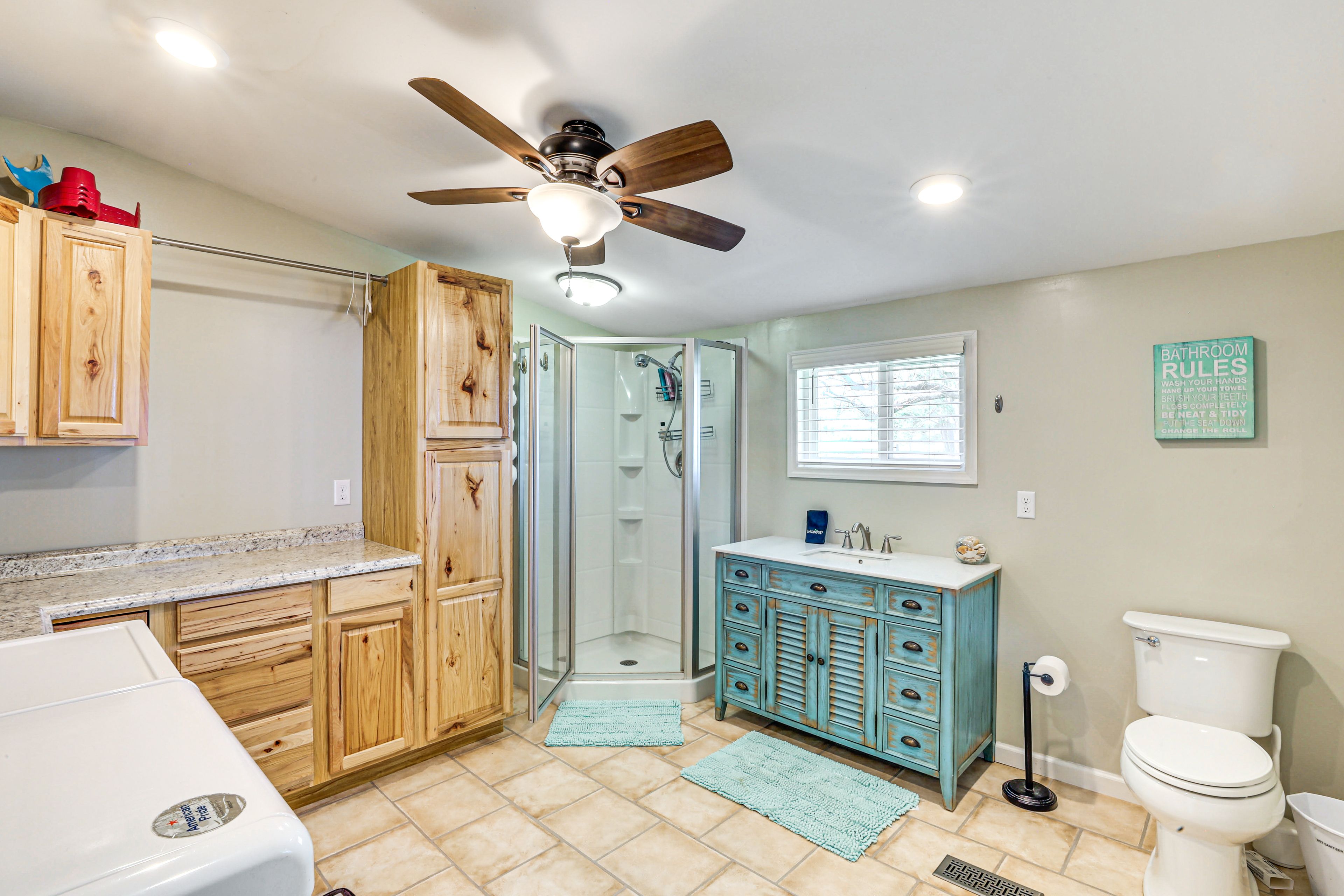 Full Bathroom | Washer & Dryer